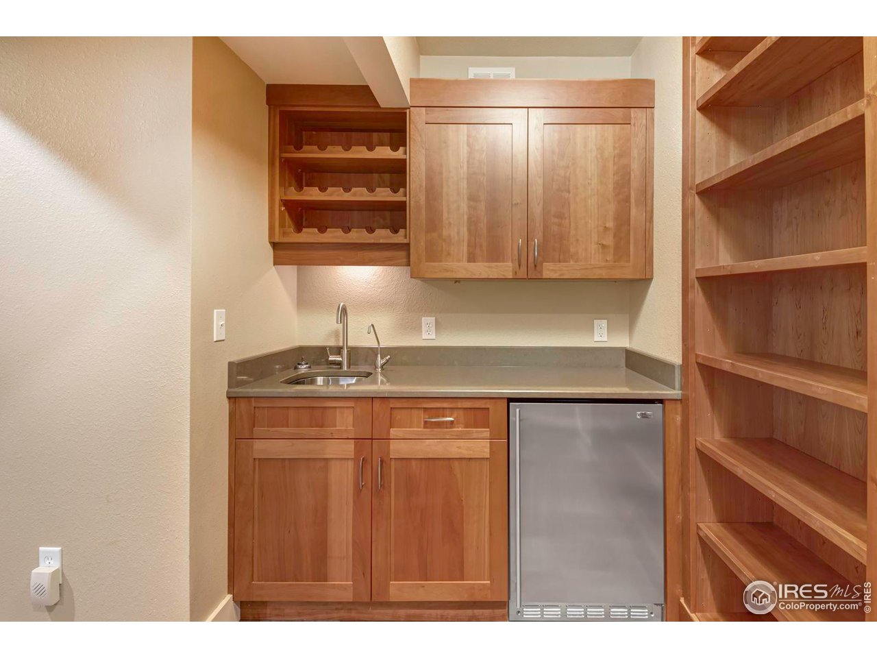 1012 Neon Forest Cir