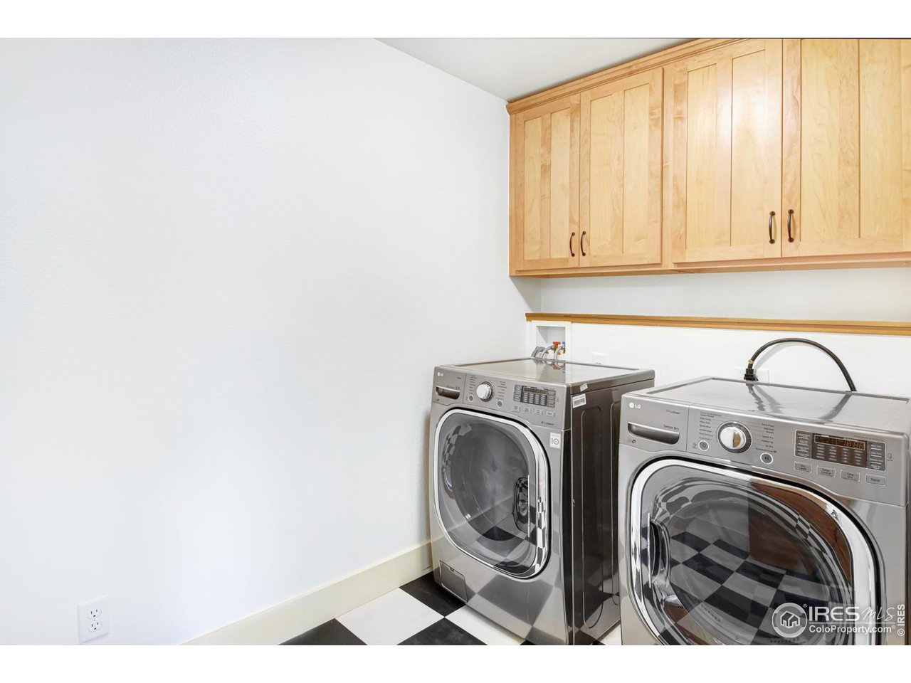 1012 Neon Forest Cir