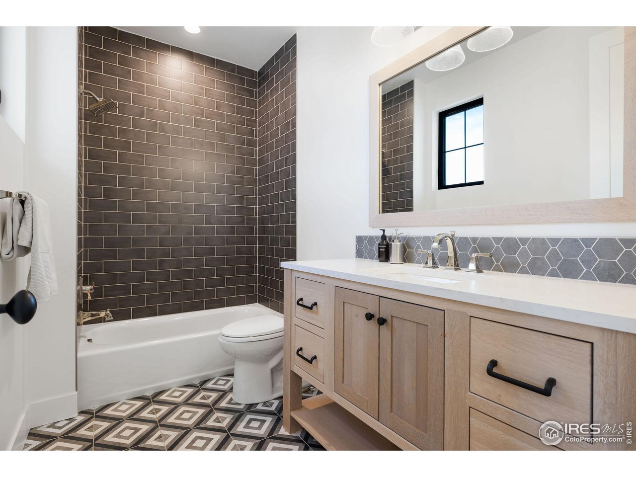 1515 Spring Creek Xing