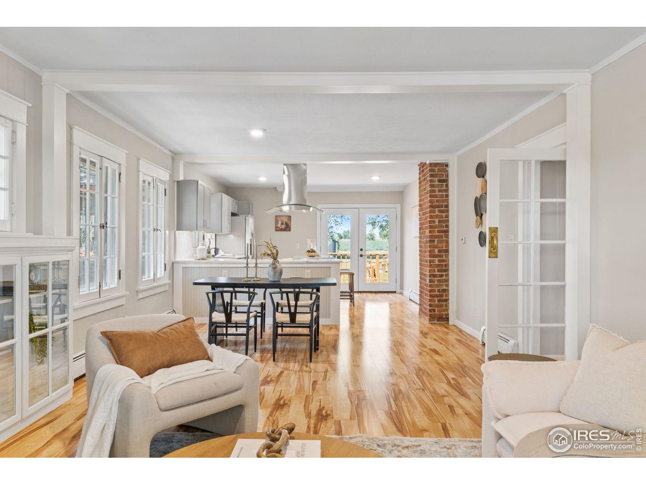 7823 E County Line Rd