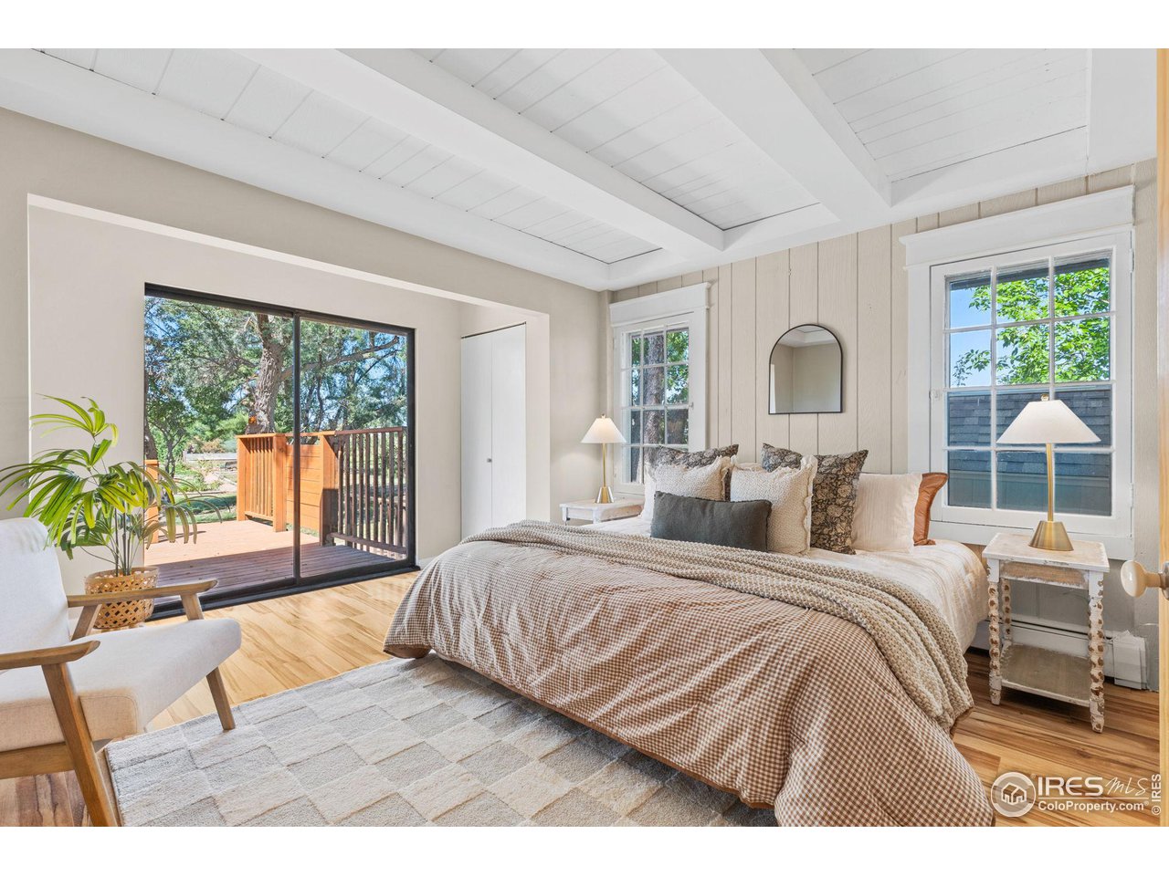 7823 E County Line Rd