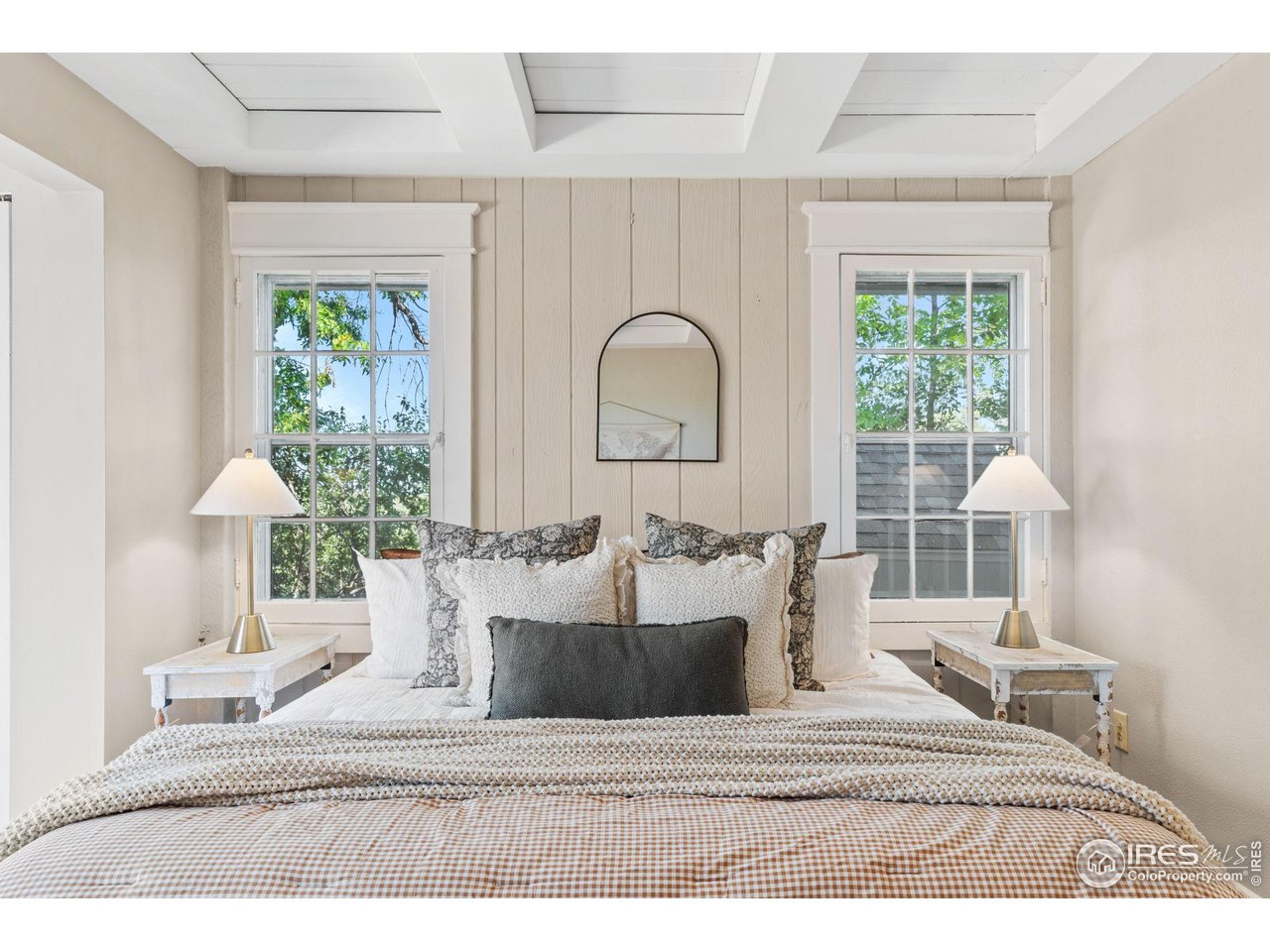 7823 E County Line Rd