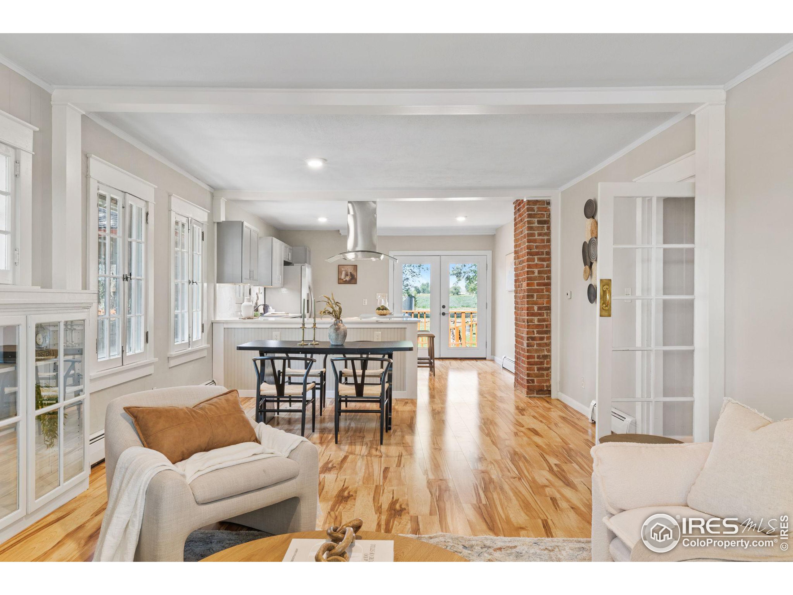 7823 E County Line Rd