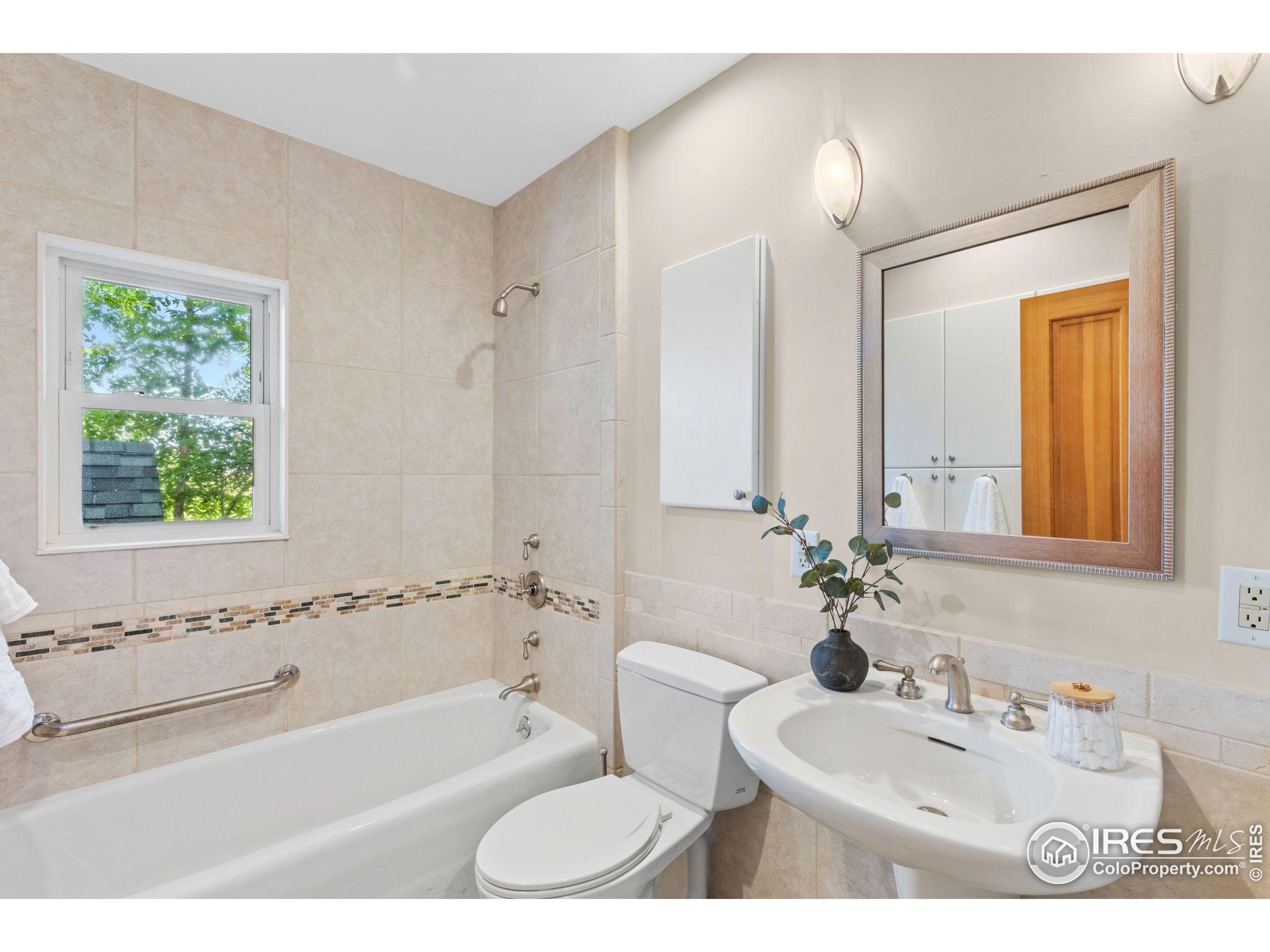 7823 E County Line Rd