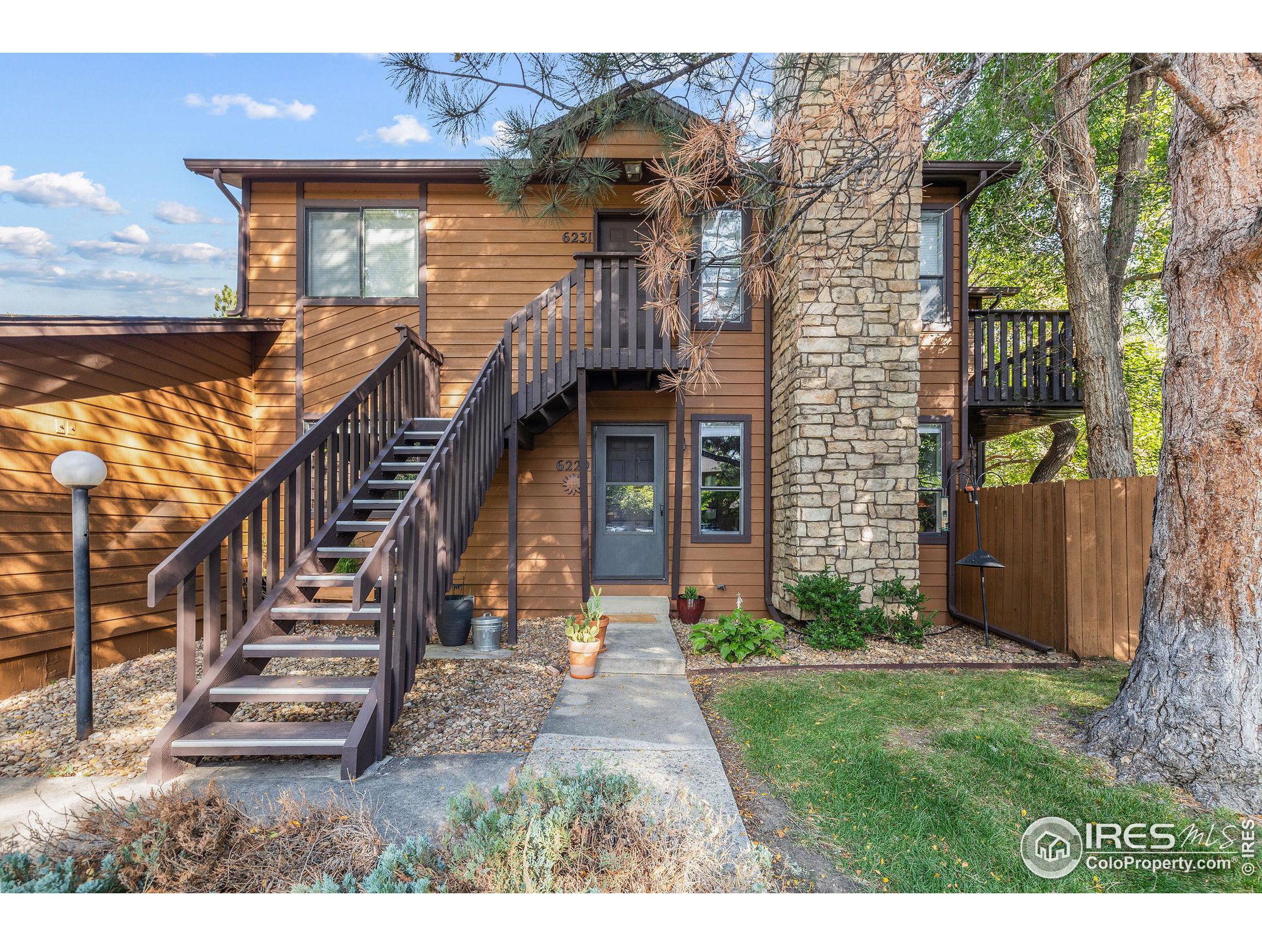 6229 Willow Ln