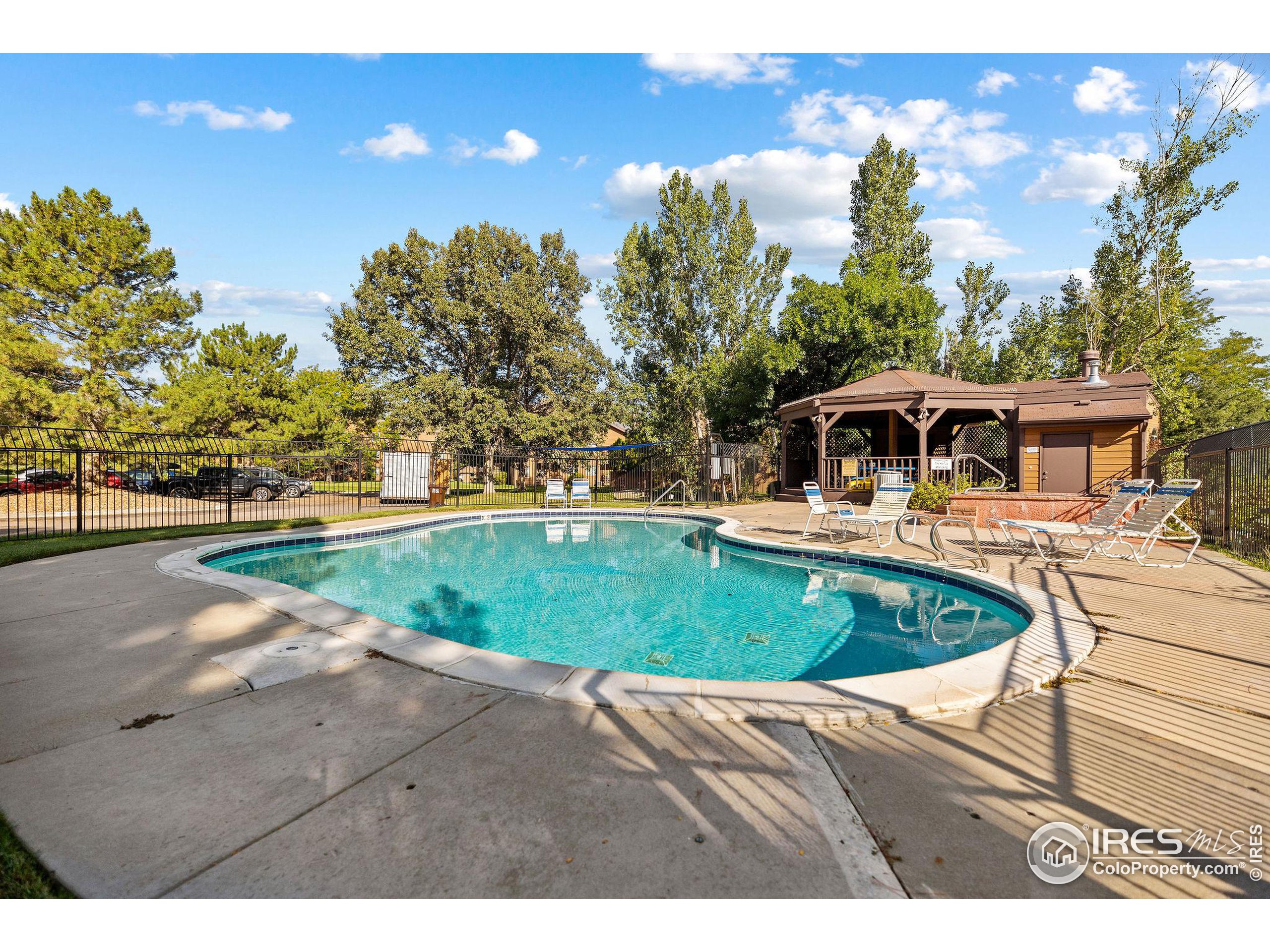 6229 Willow Ln