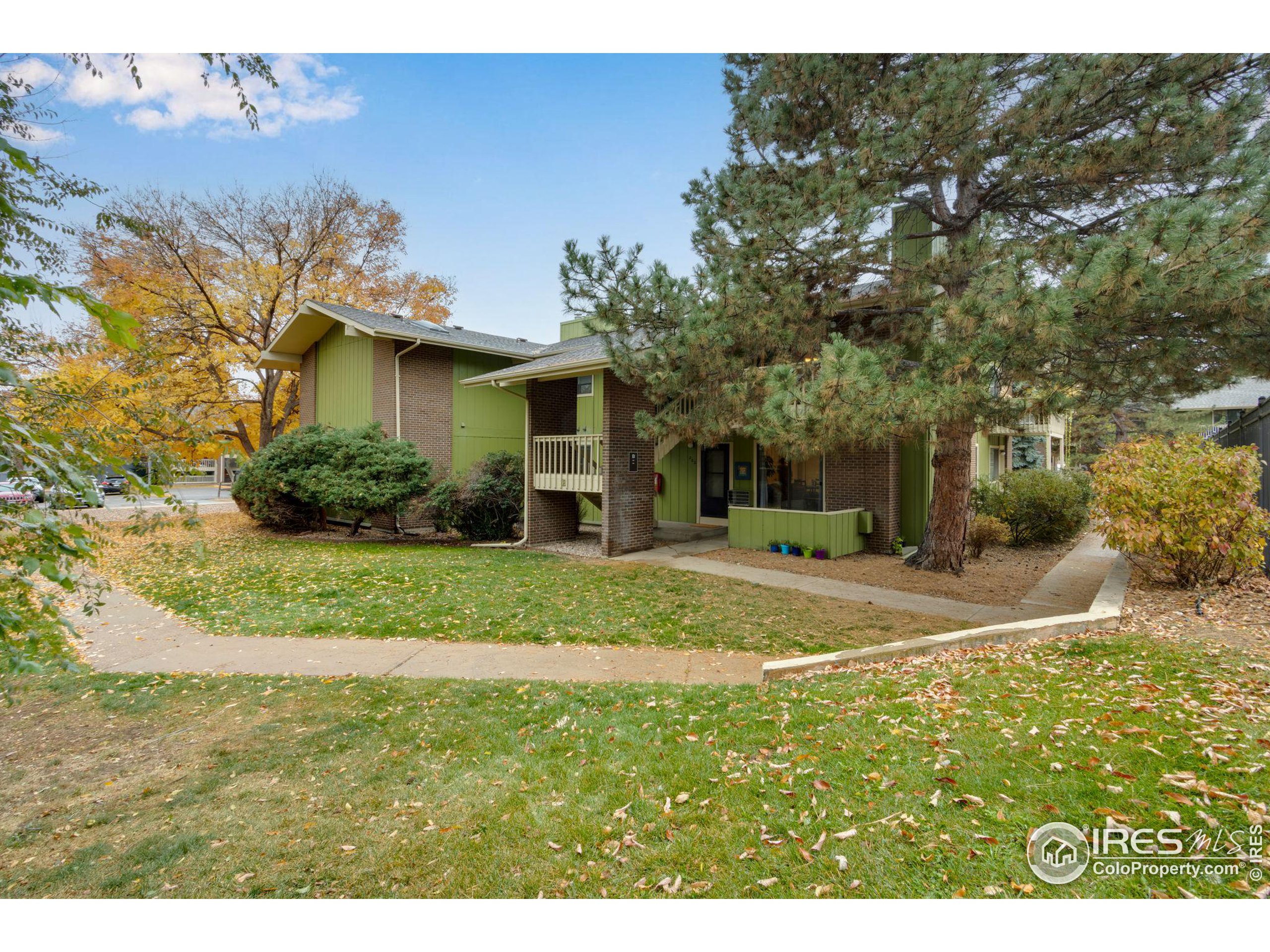 2800 Kalmia Ave B202