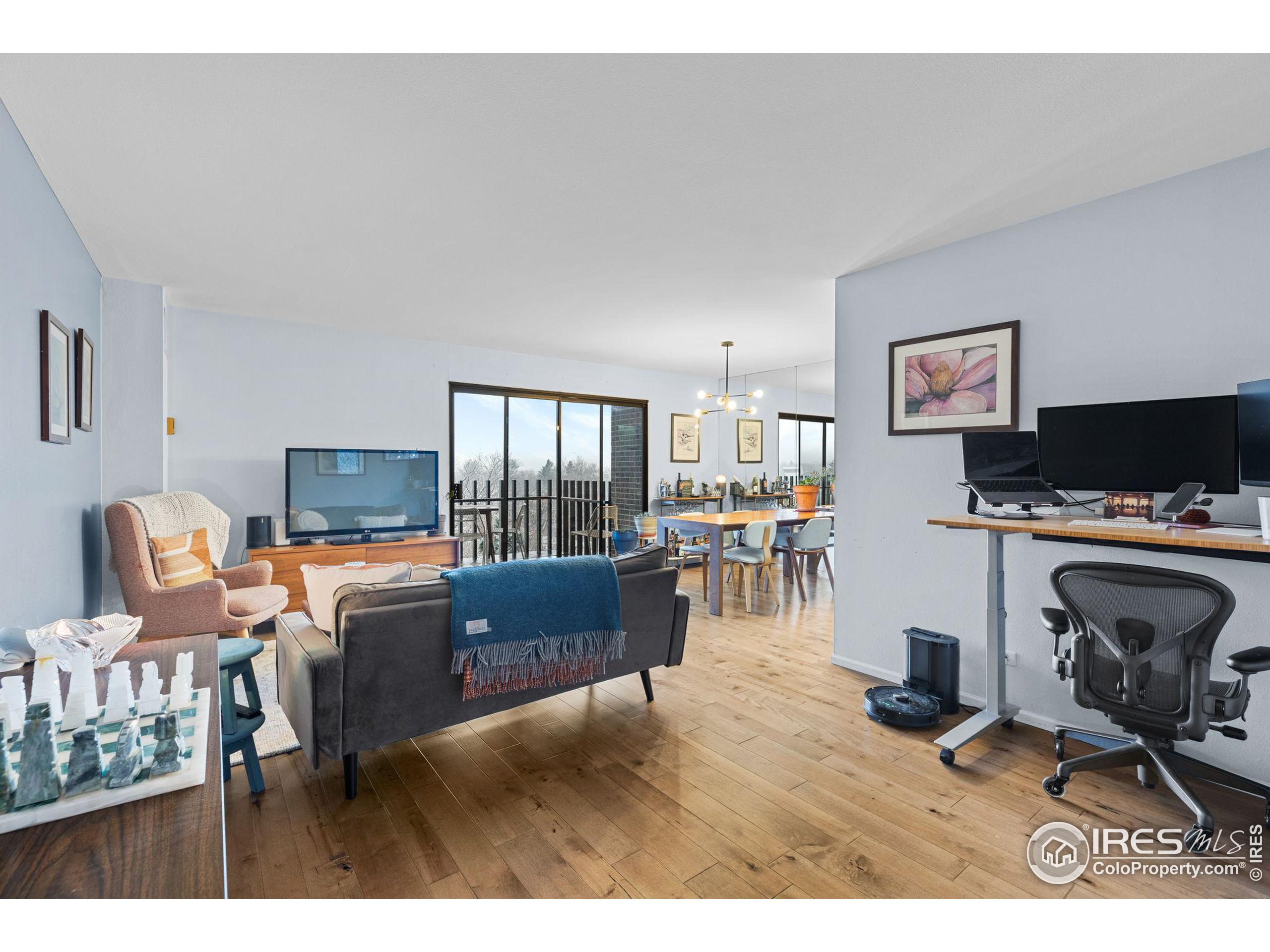 480 S Marion Pkwy 805