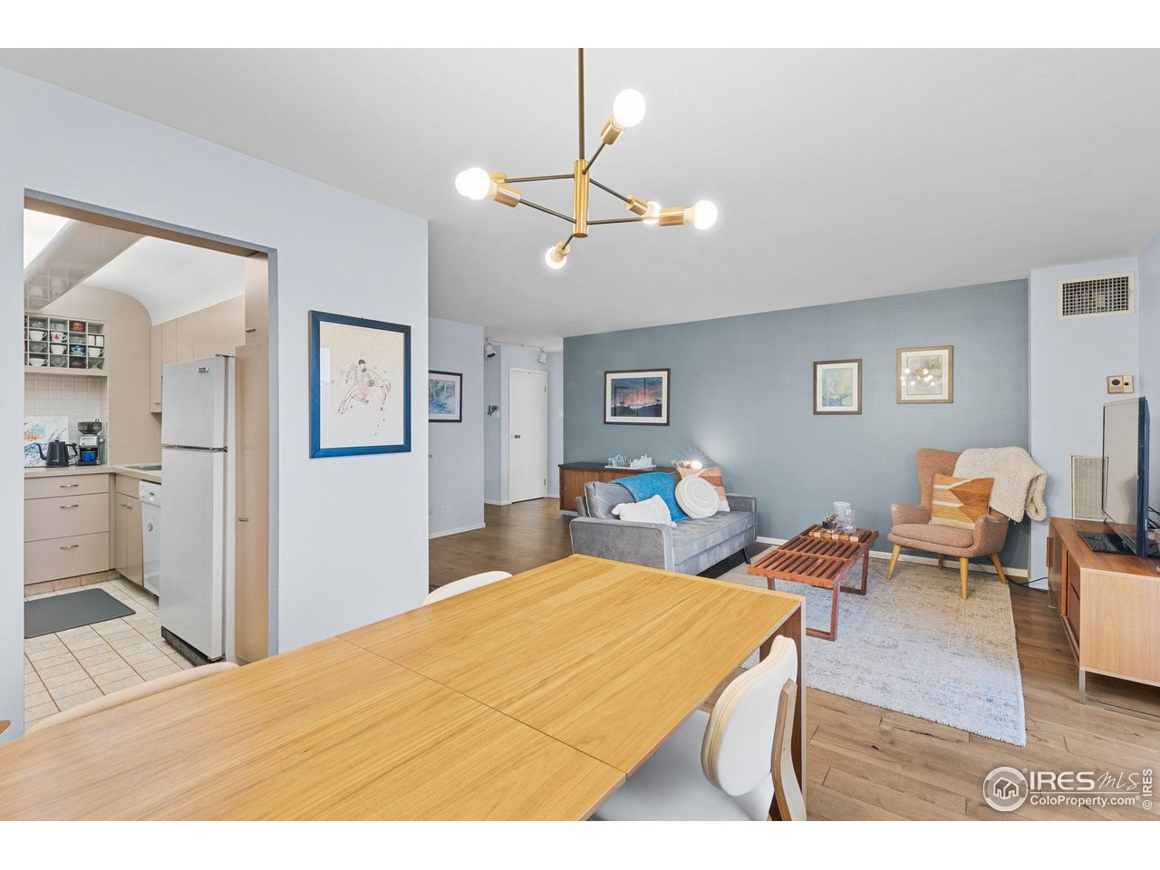 480 S Marion Pkwy 805