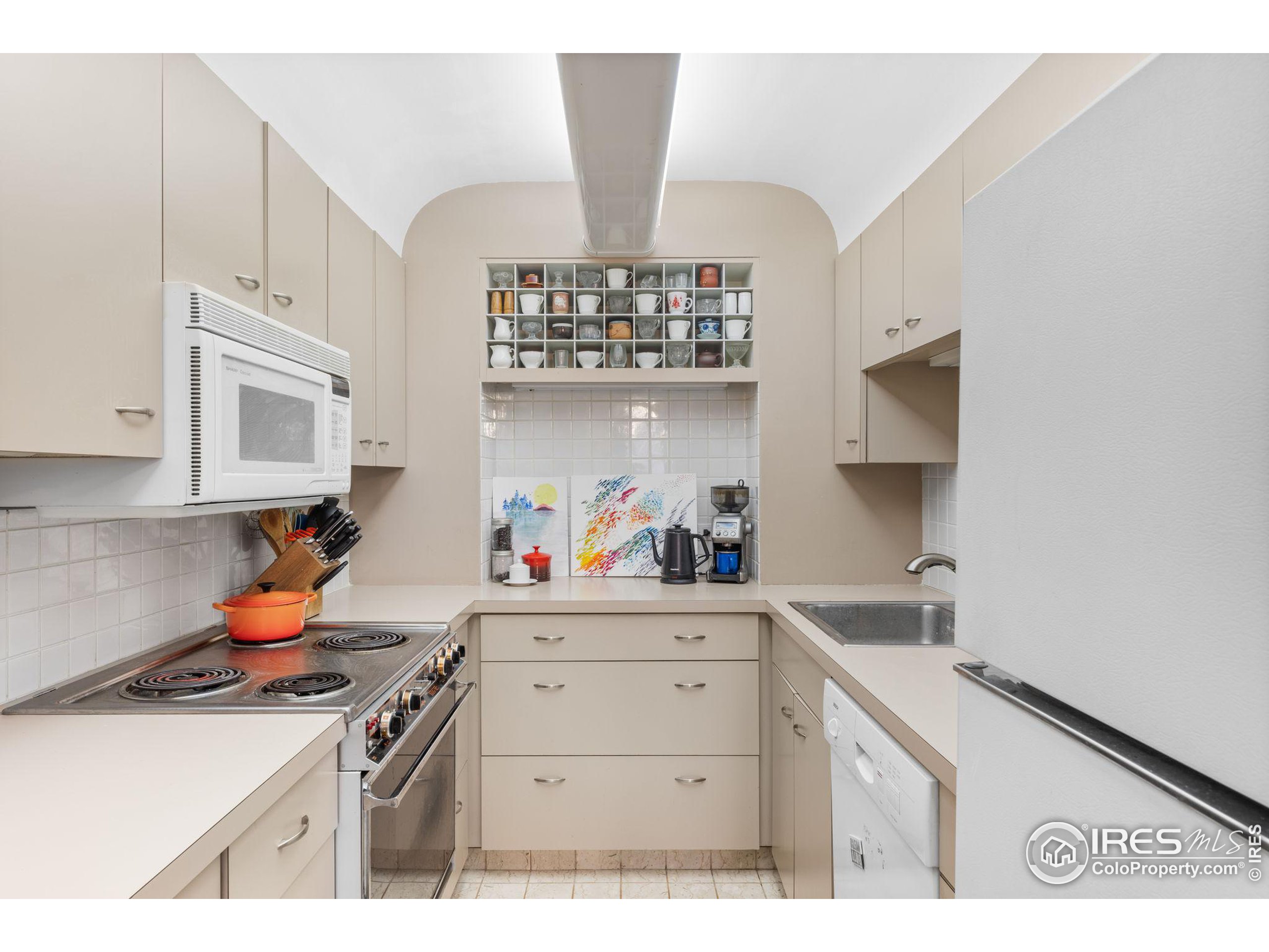 480 S Marion Pkwy 805