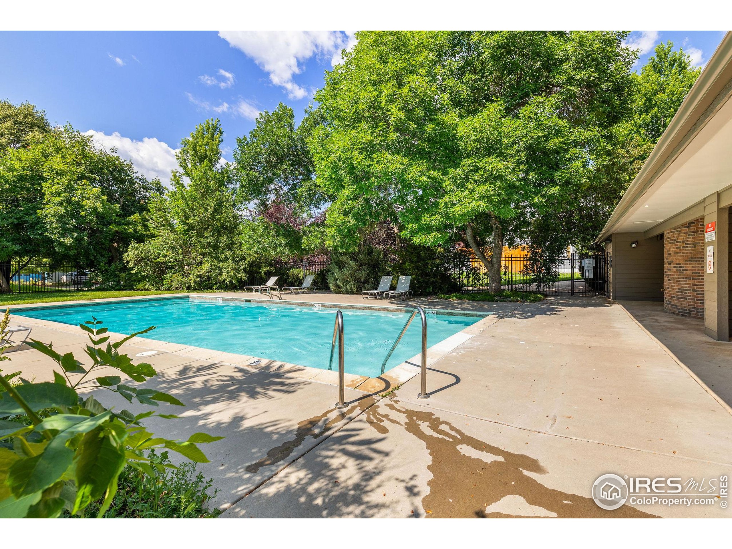 3675 Roundtree Ct
