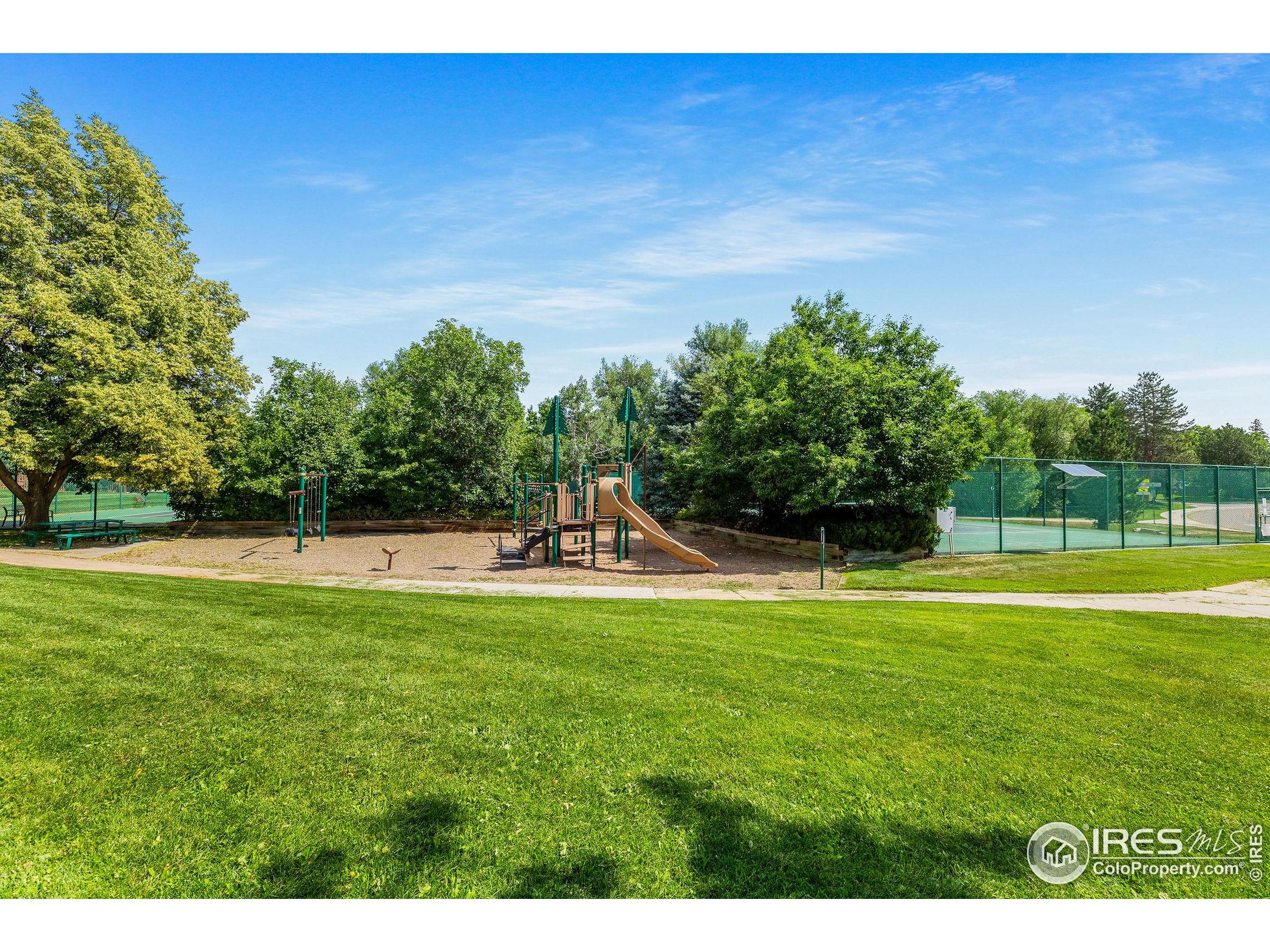 3675 Roundtree Ct