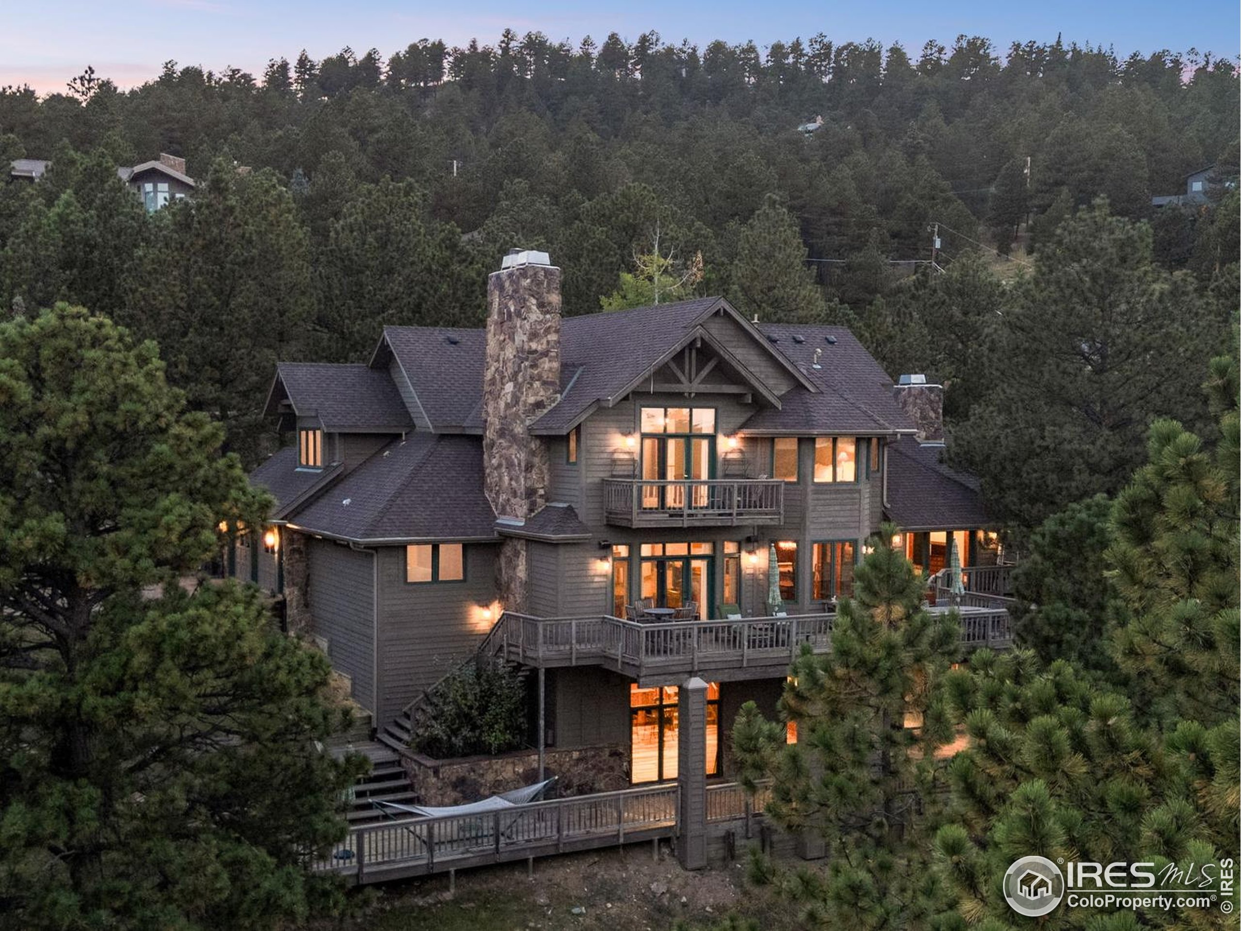 2554 Linden Dr