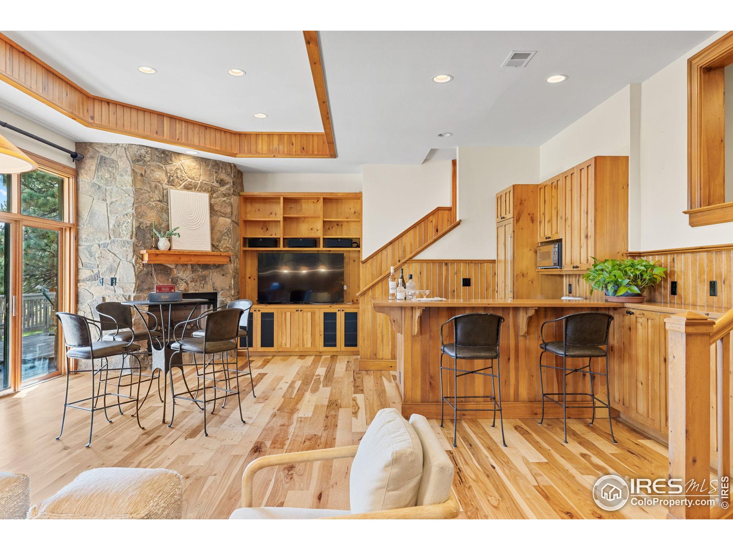 2554 Linden Dr