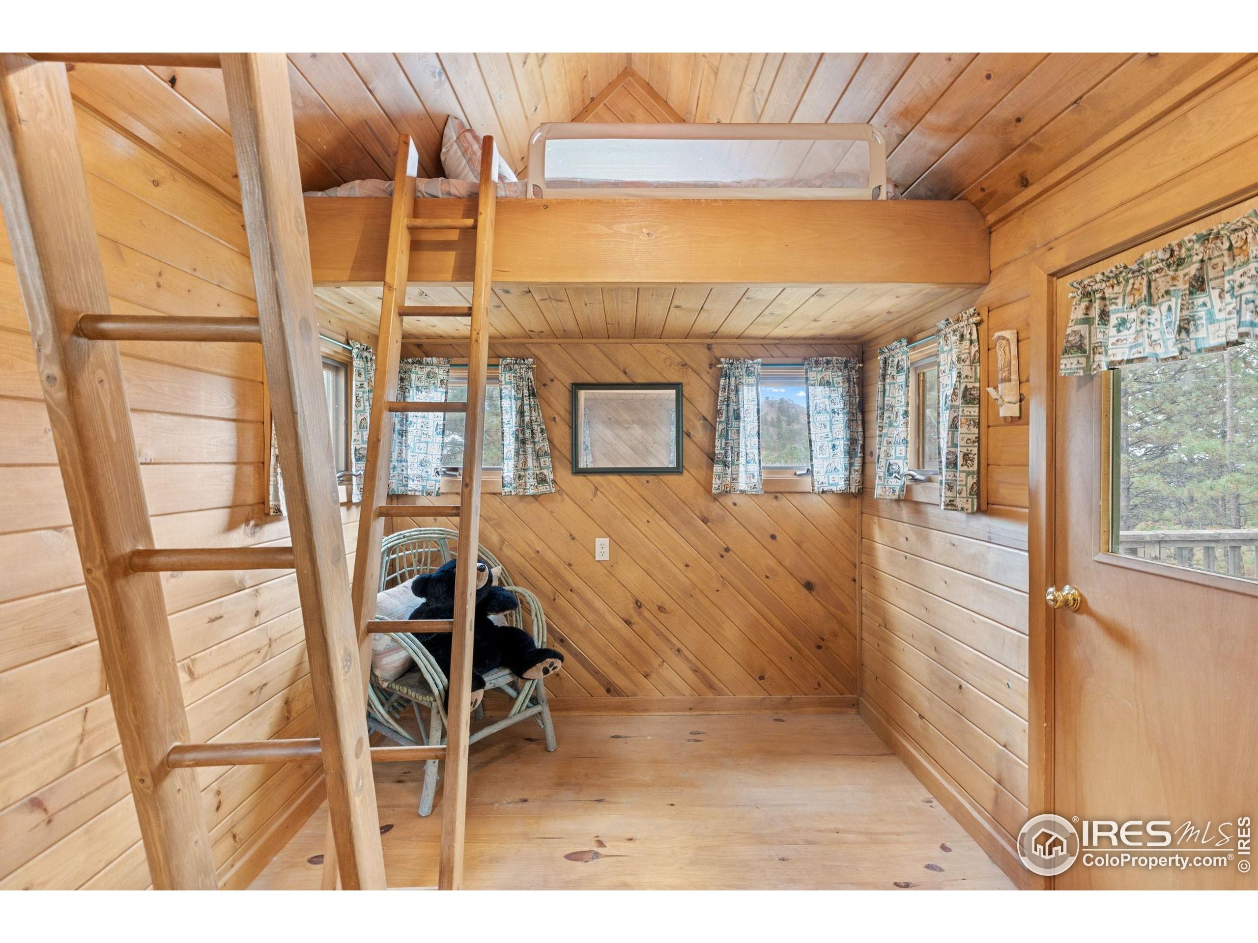 2554 Linden Dr