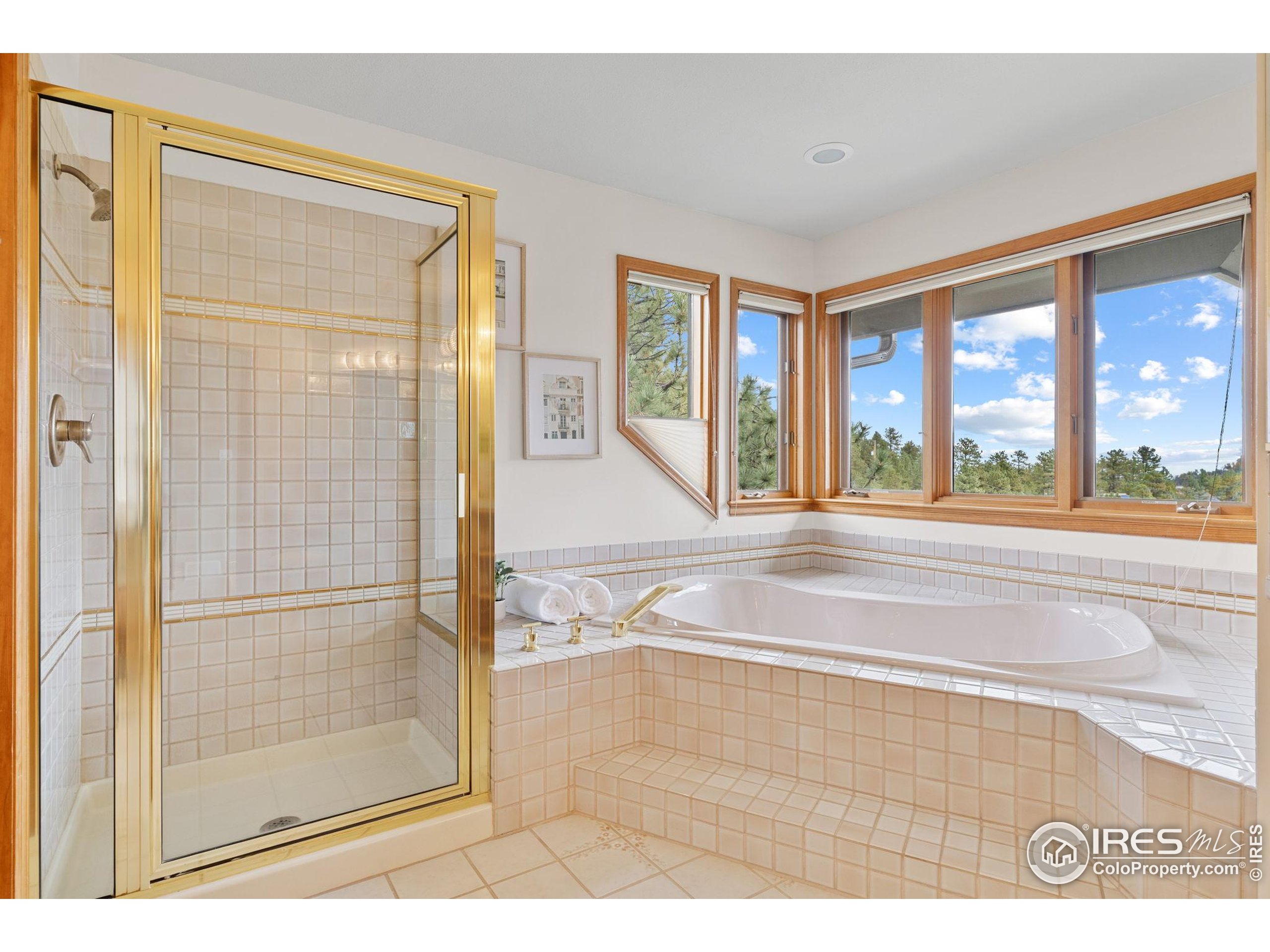 2554 Linden Dr