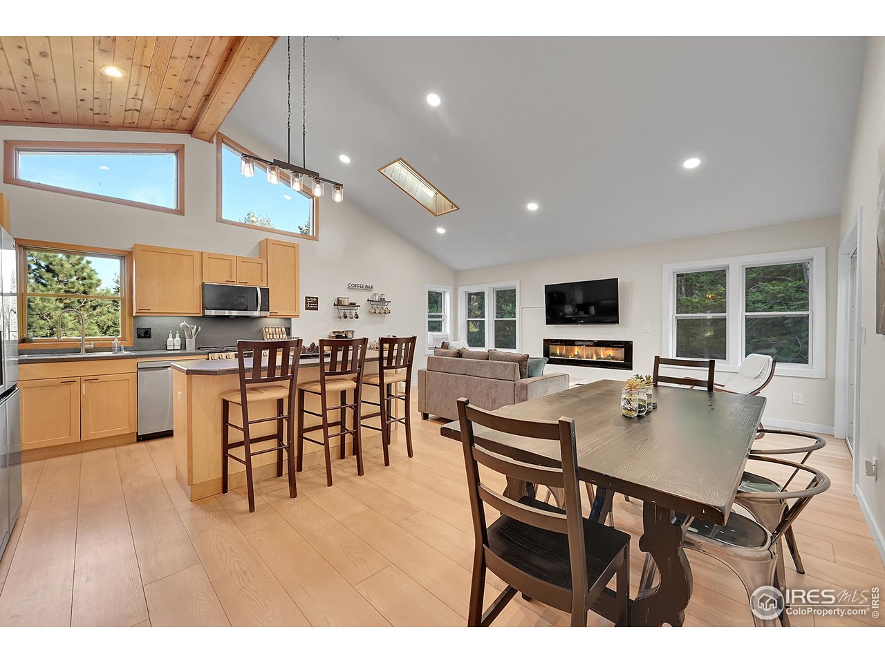 342 Brook Cir