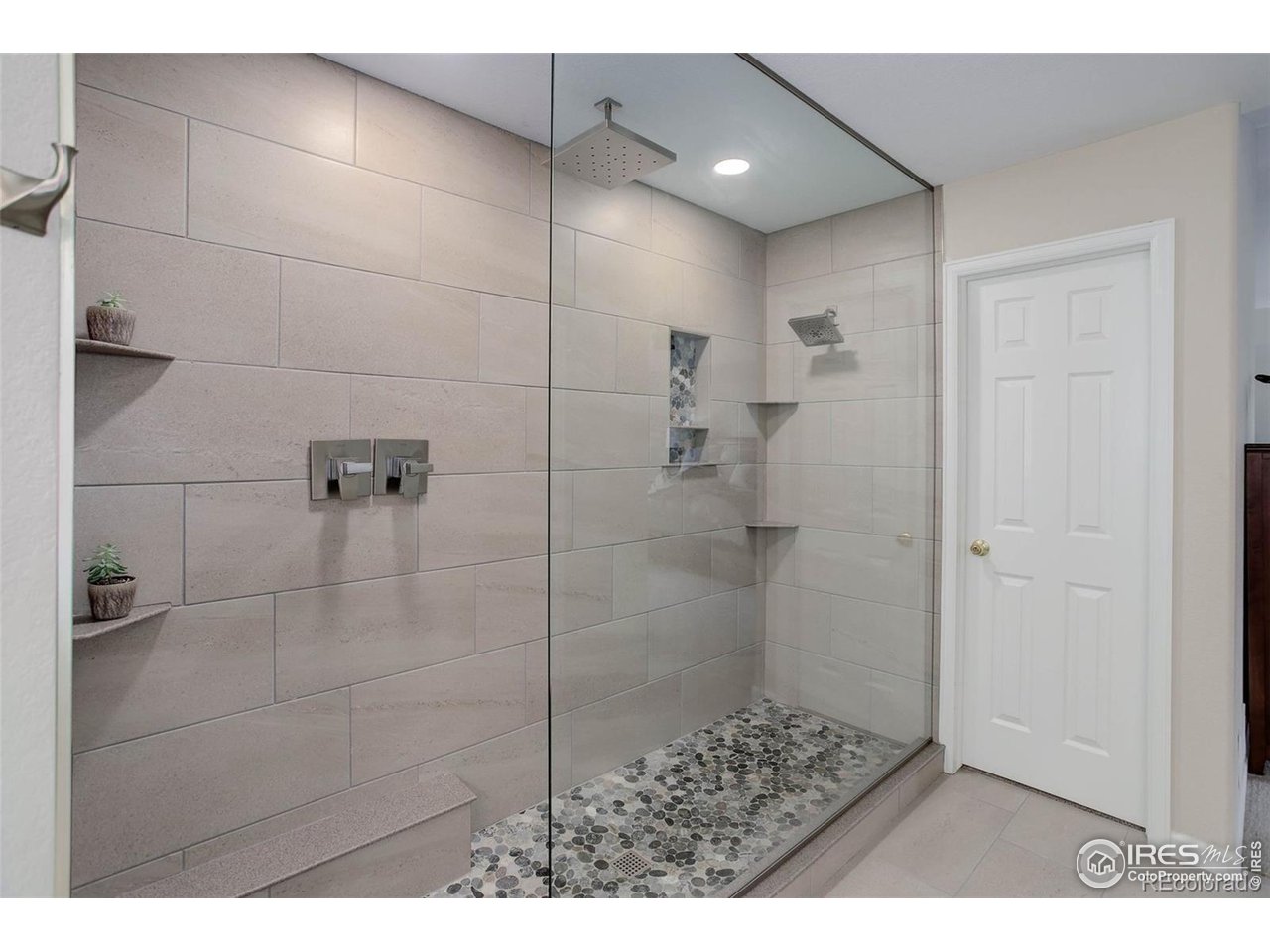 3207 Opal Ln
