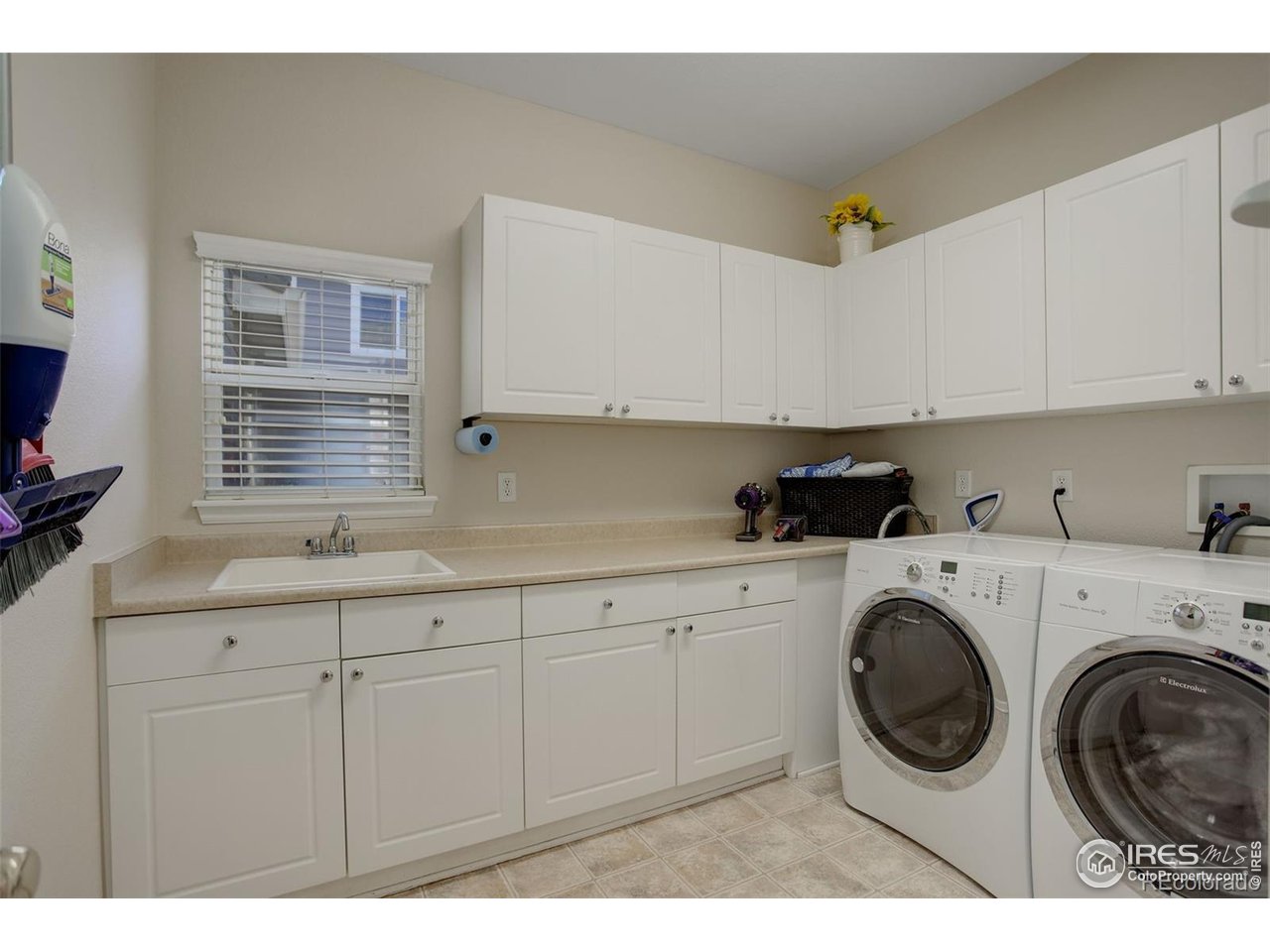 3207 Opal Ln