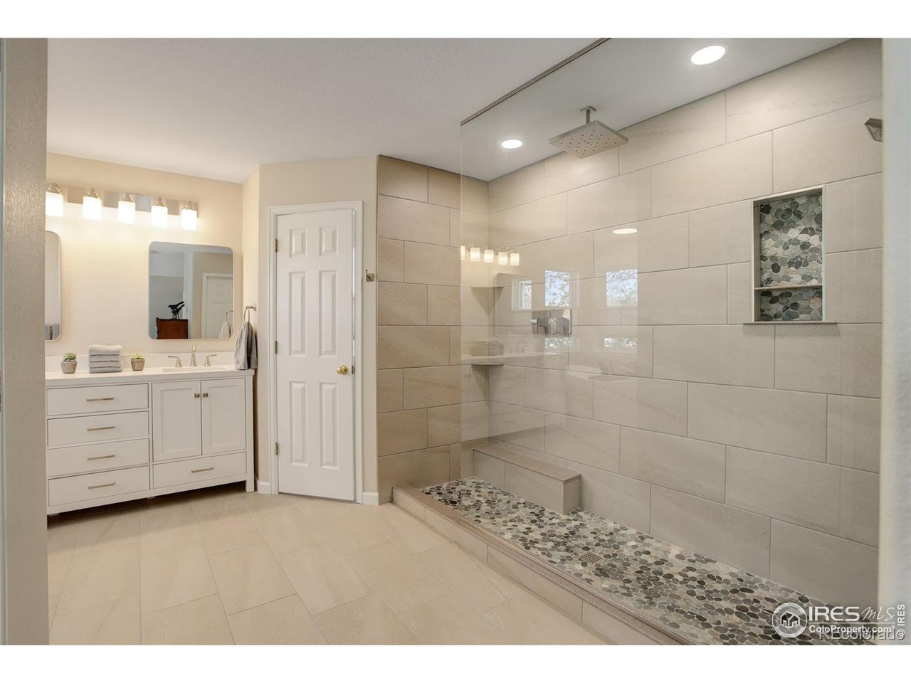 3207 Opal Ln