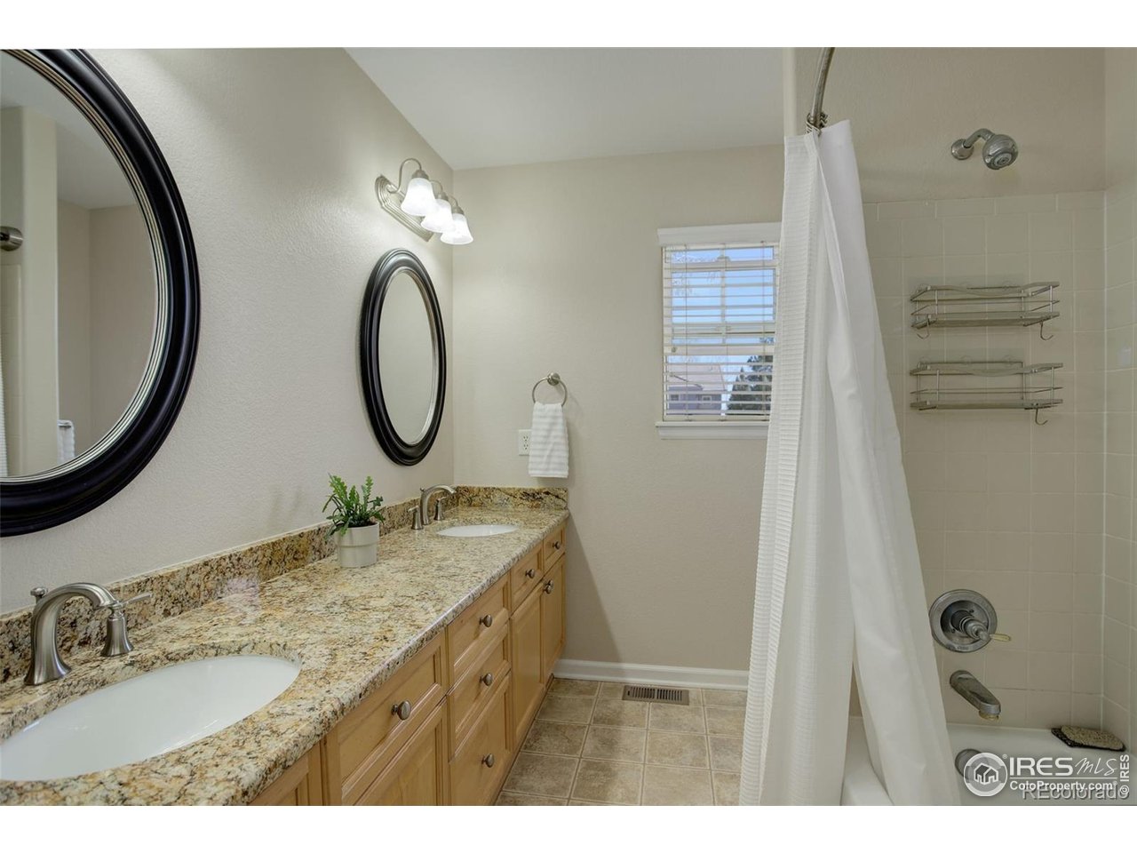 3207 Opal Ln