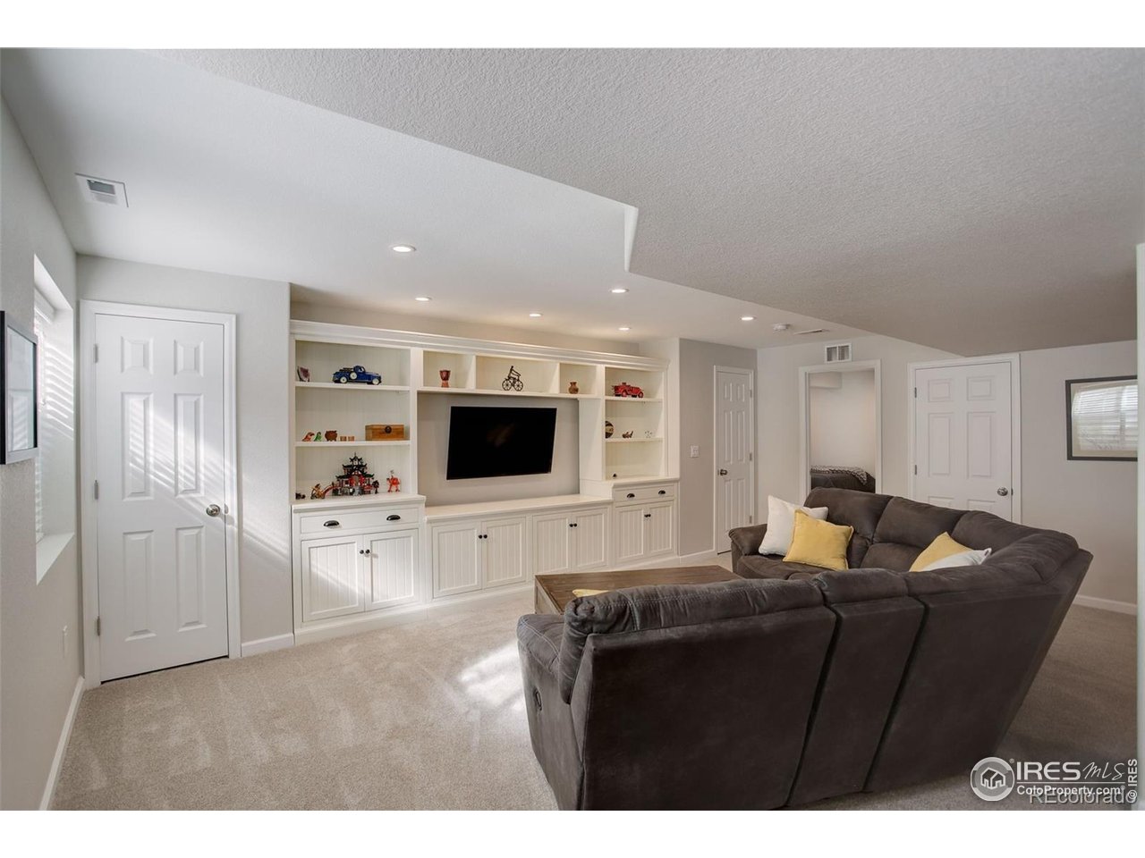 3207 Opal Ln