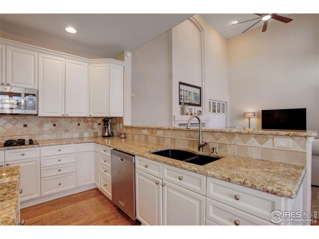 3207 Opal Ln