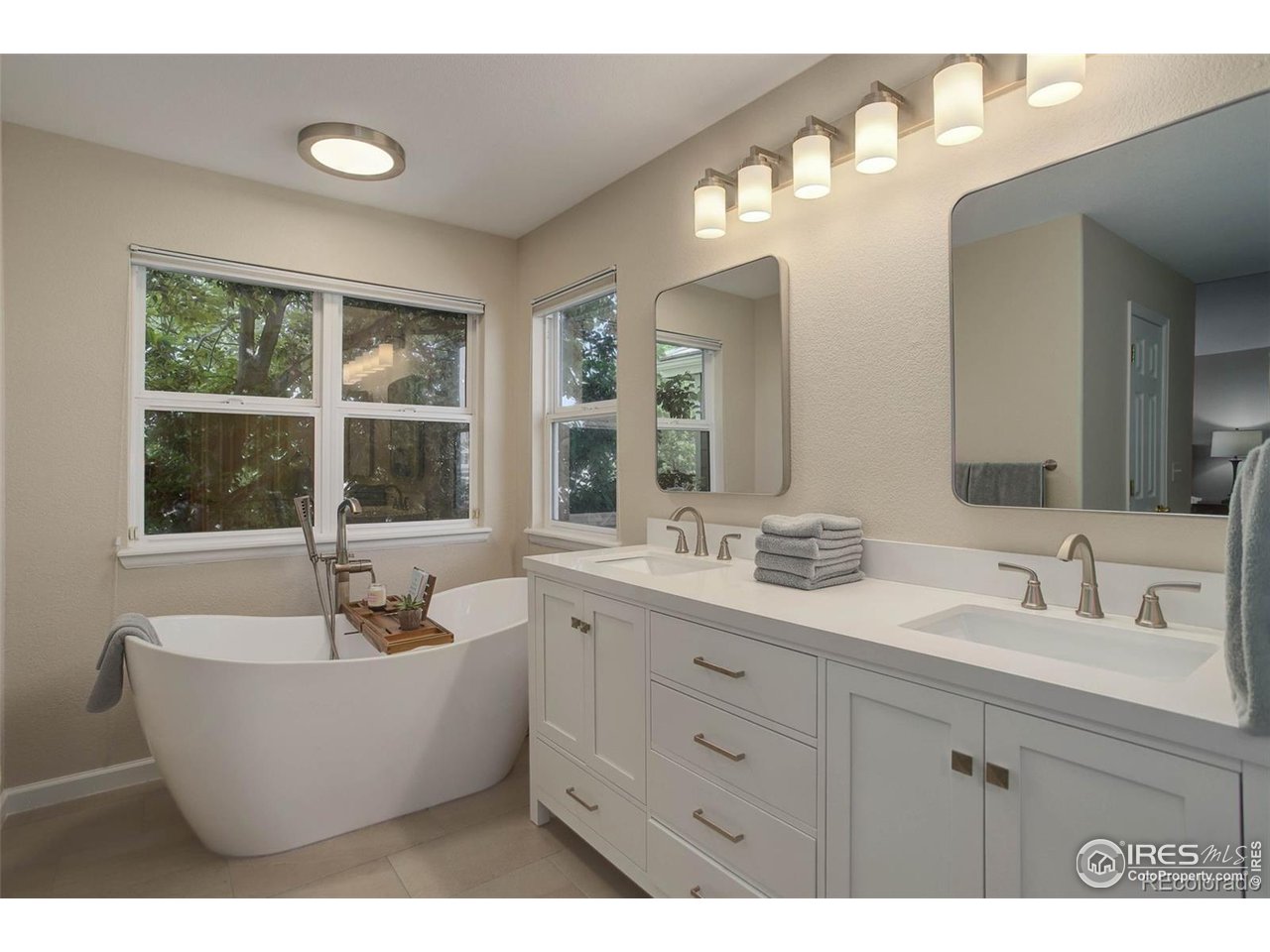3207 Opal Ln