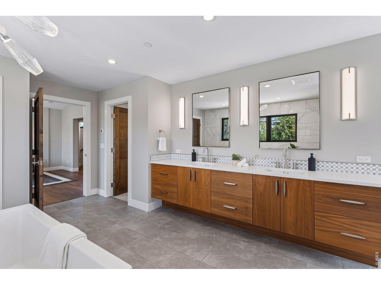 7096 Indian Peaks Trl