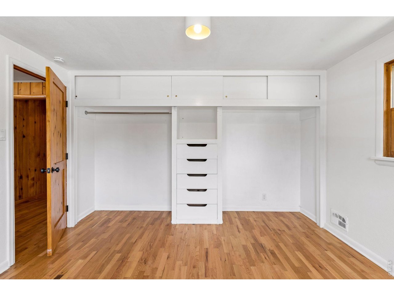 400 W Cleveland St
