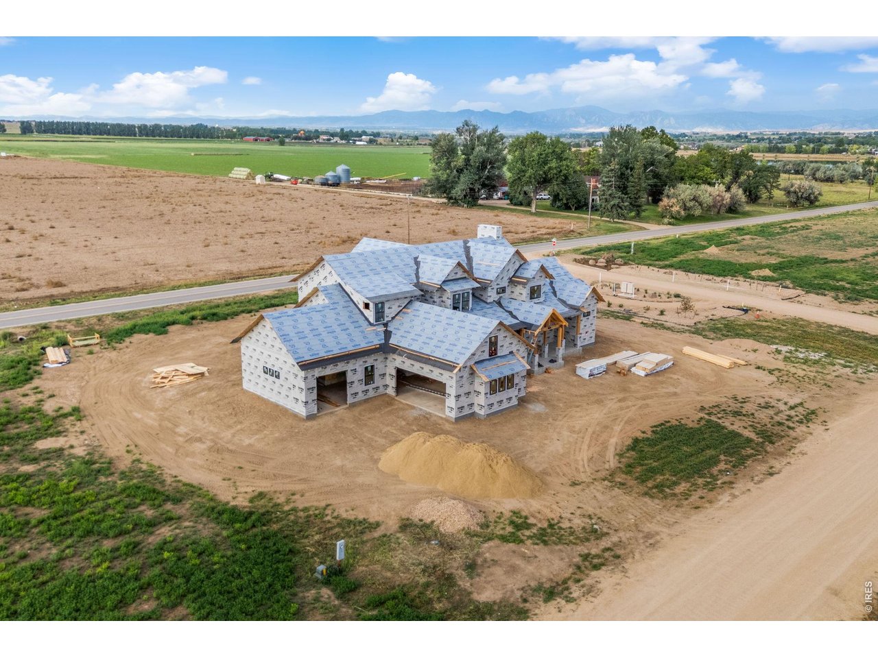 1850 Country Dr