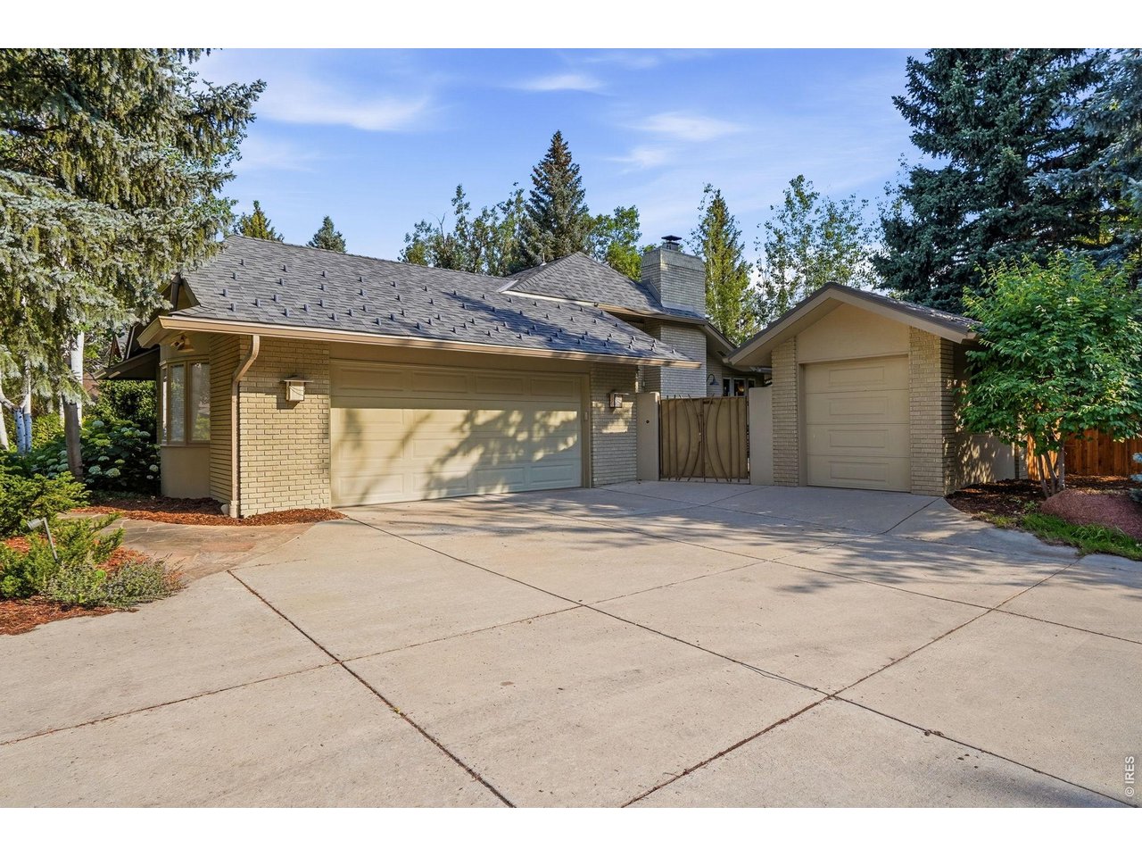 6970 Indian Peaks Trl