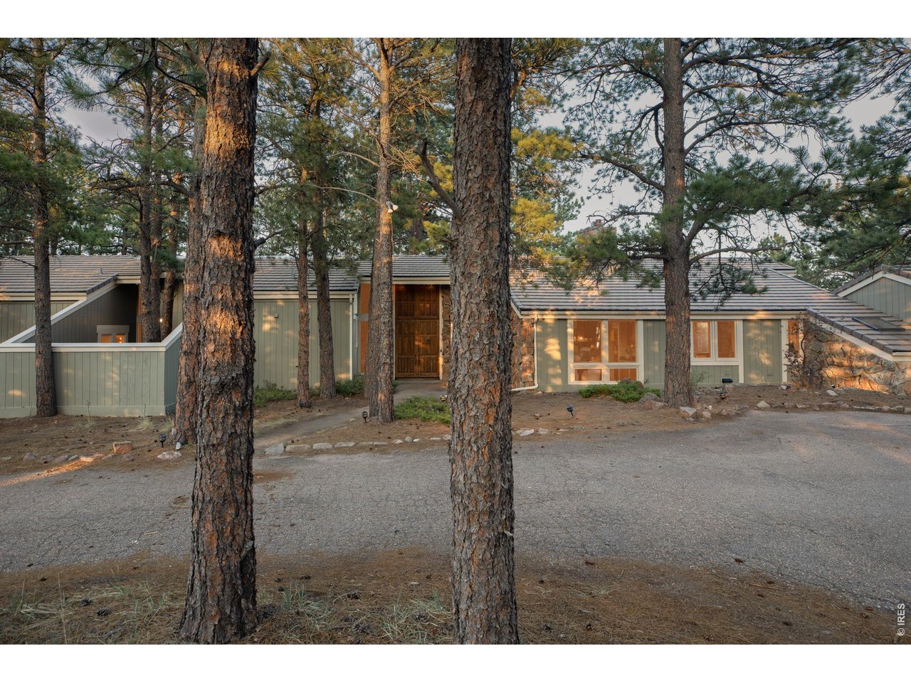 2790 Lee Hill Dr