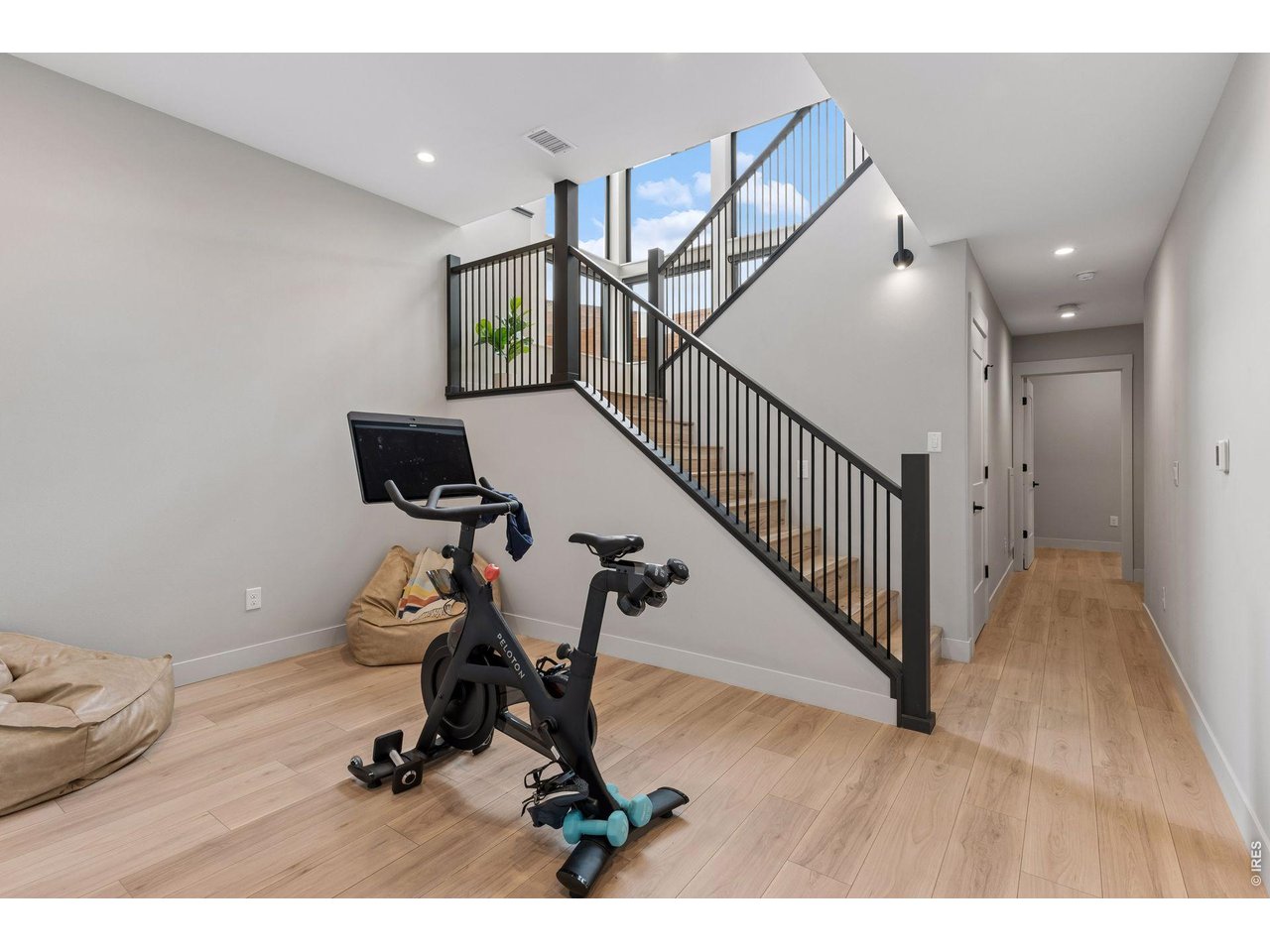 1563 Spring Creek Xing
