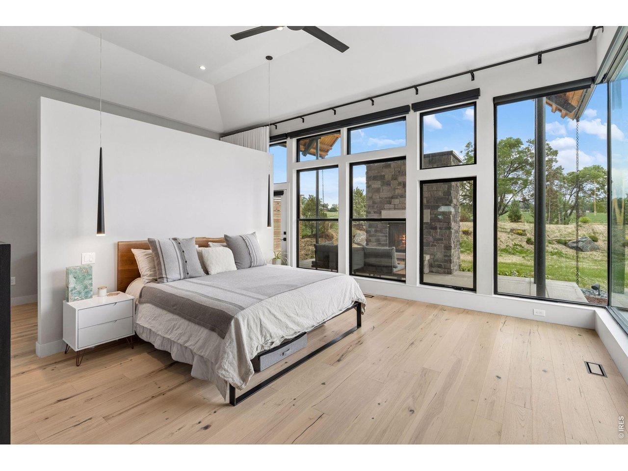 1563 Spring Creek Xing