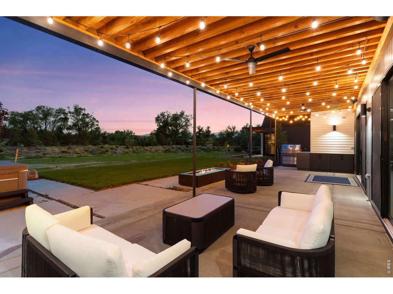 1563 Spring Creek Xing