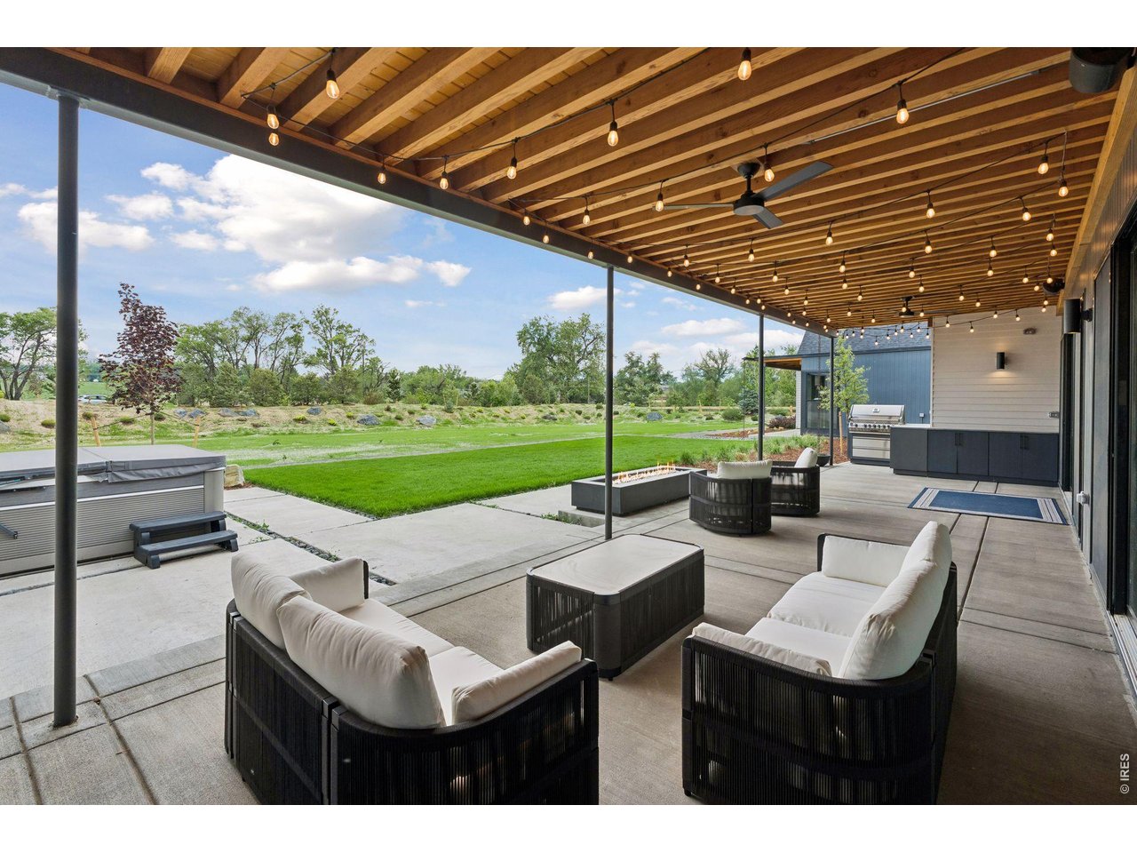 1563 Spring Creek Xing