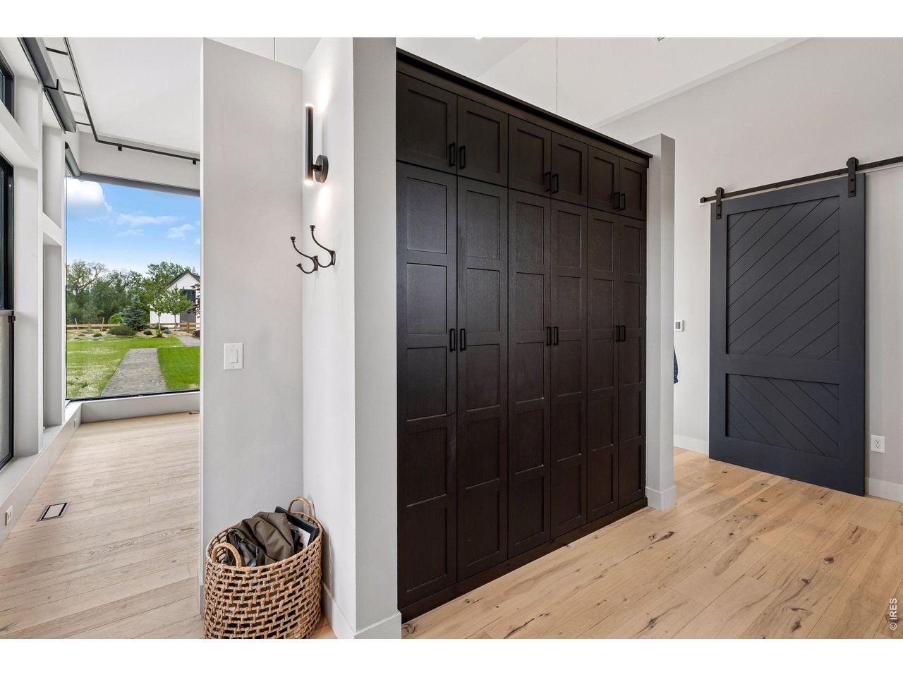 1563 Spring Creek Xing
