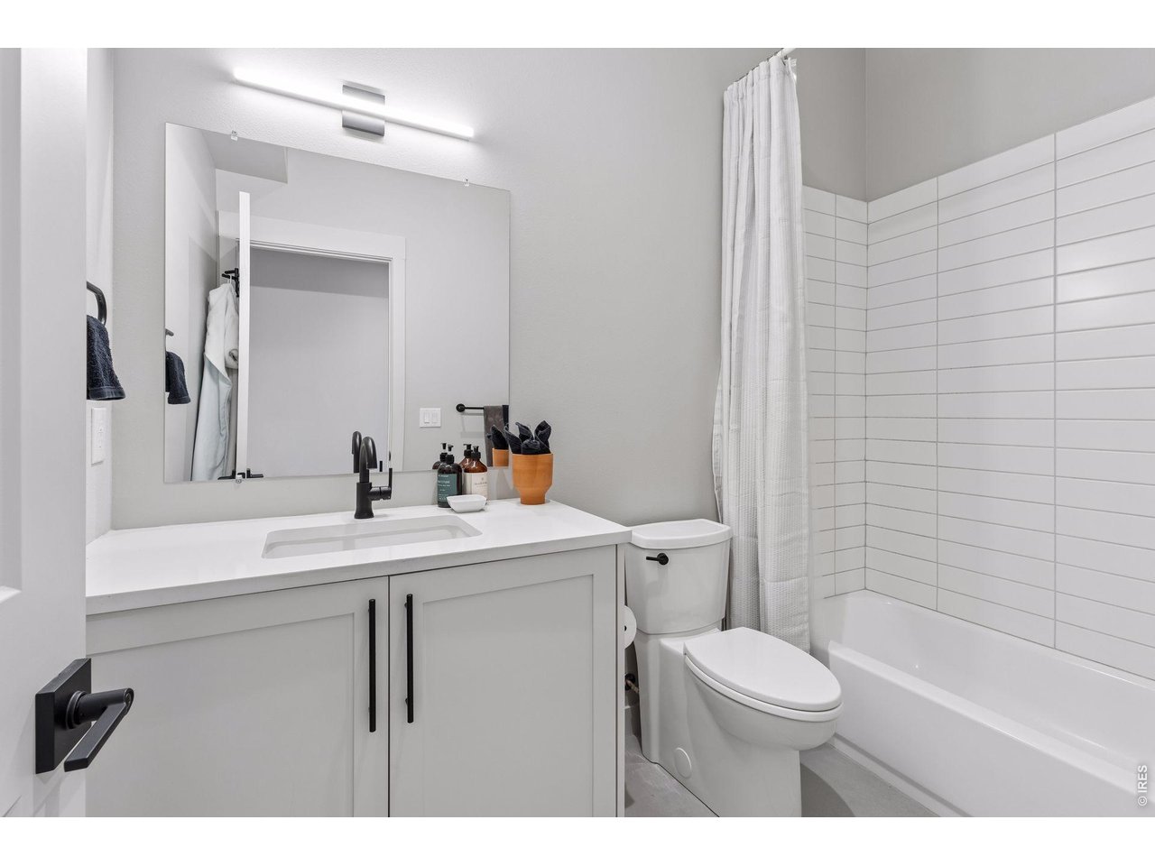 1563 Spring Creek Xing