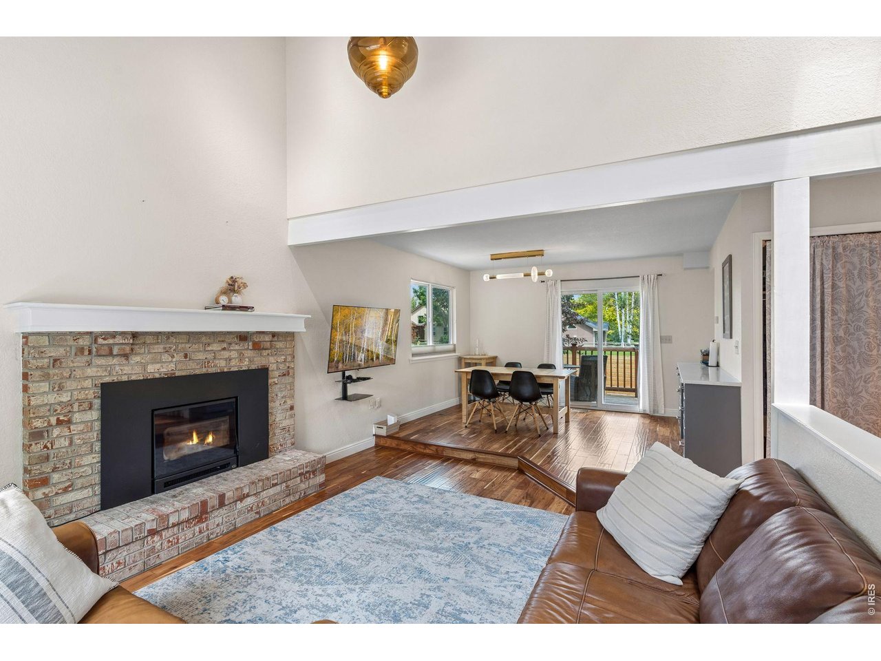 8099 Meadowdale Sq