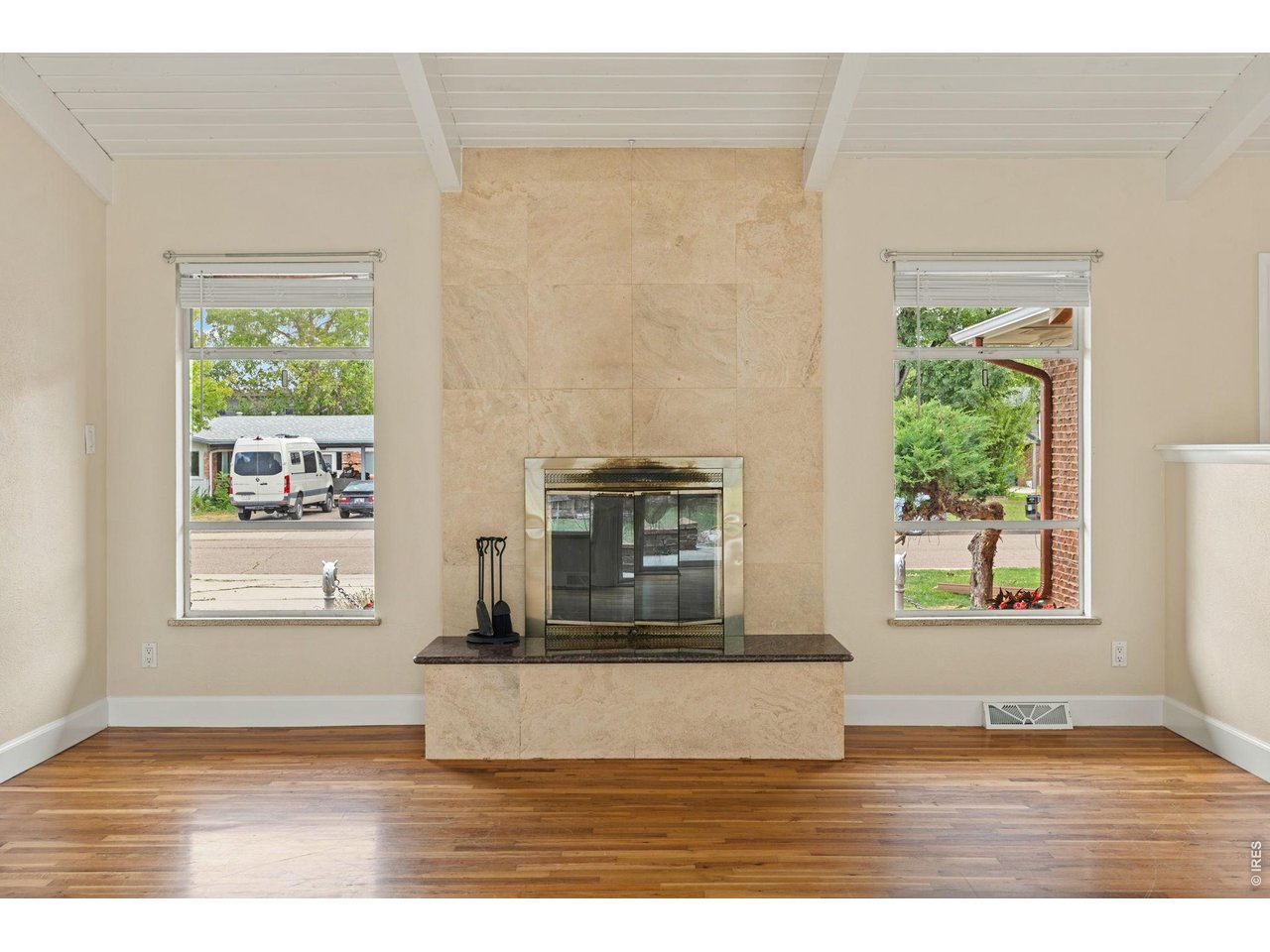 4350 Comanche Dr