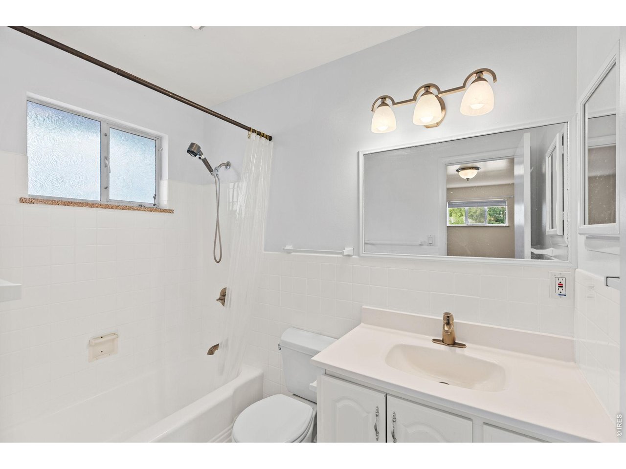 4350 Comanche Dr