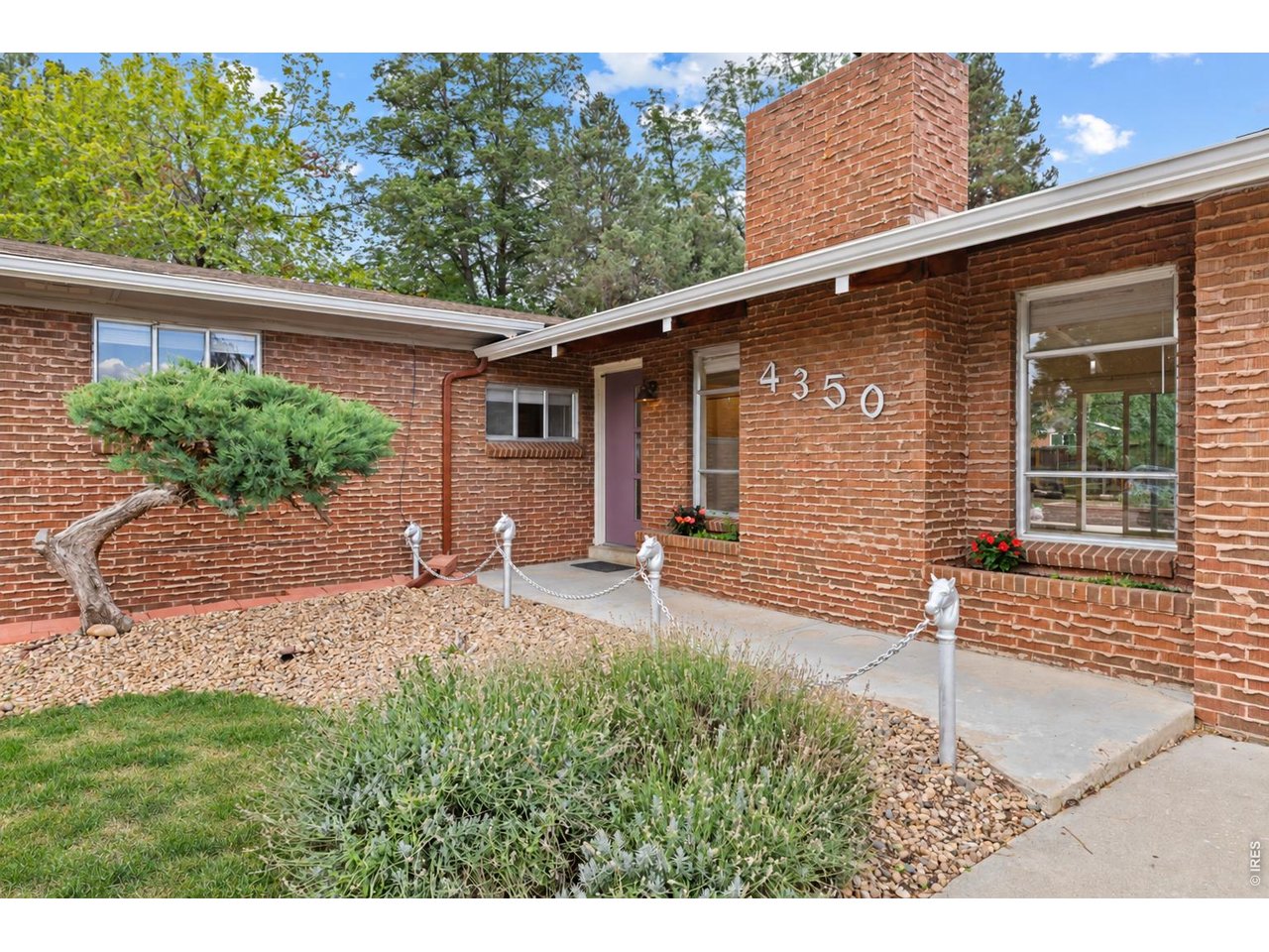 4350 Comanche Dr