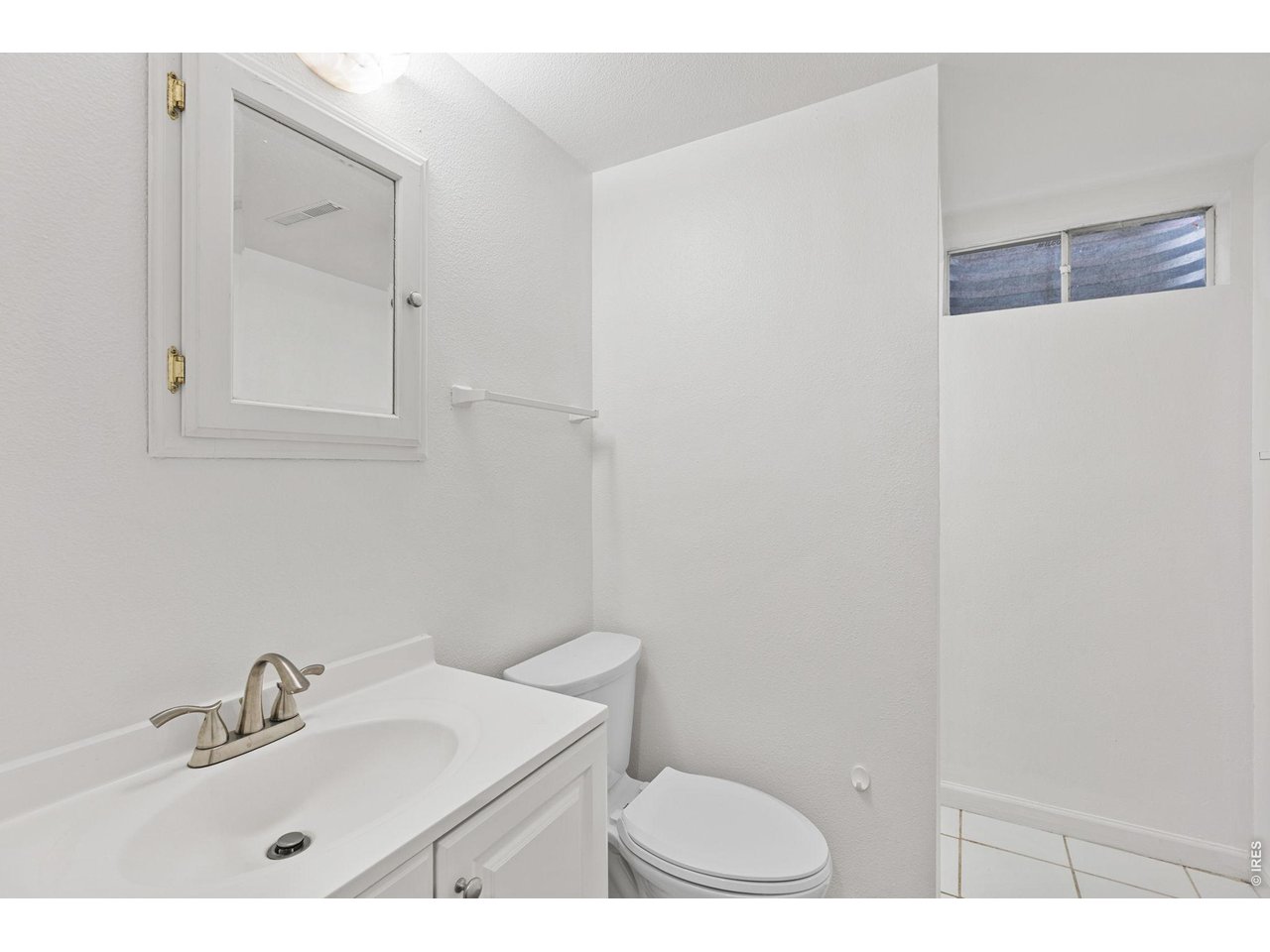 4350 Comanche Dr