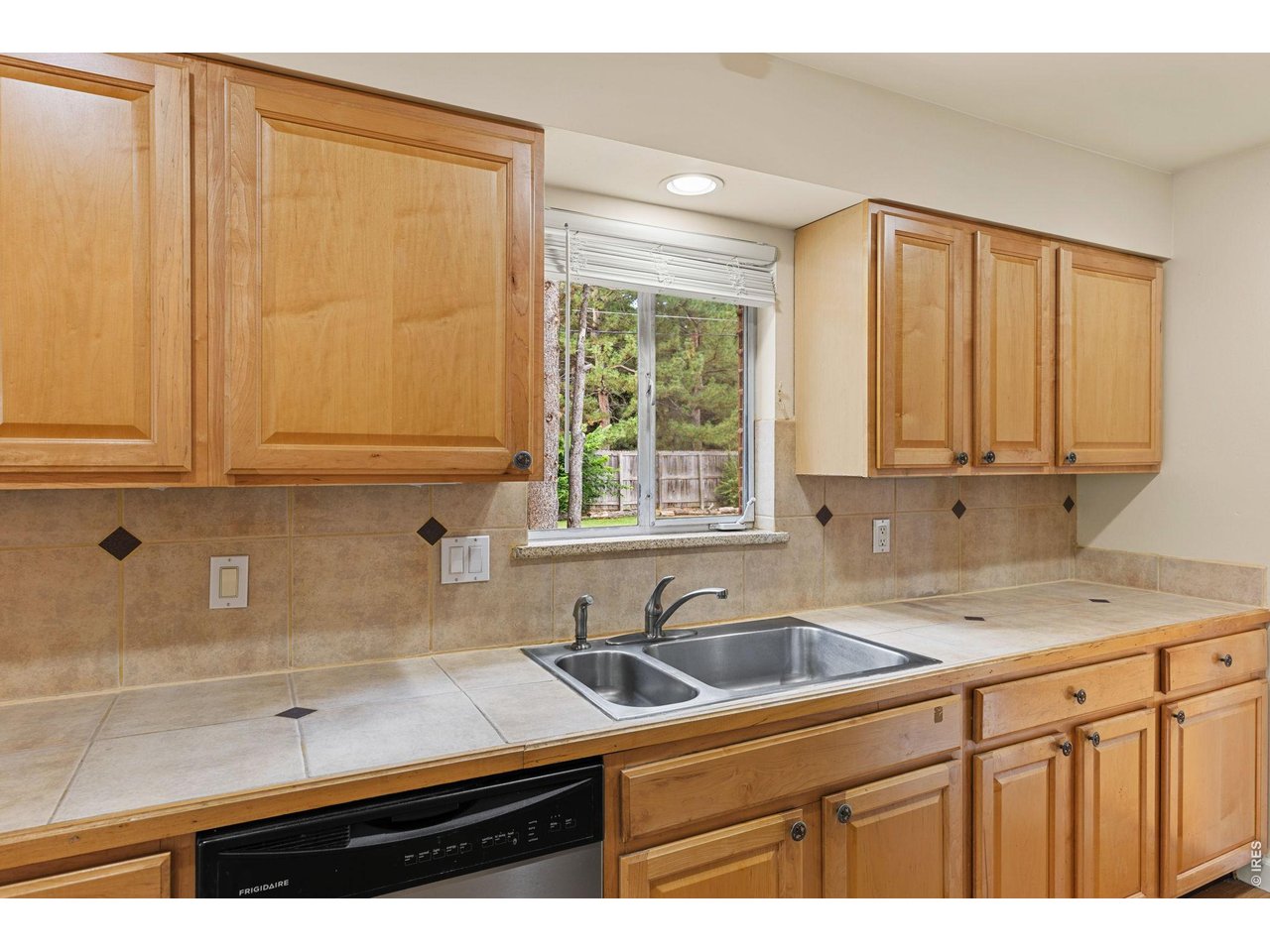 4350 Comanche Dr