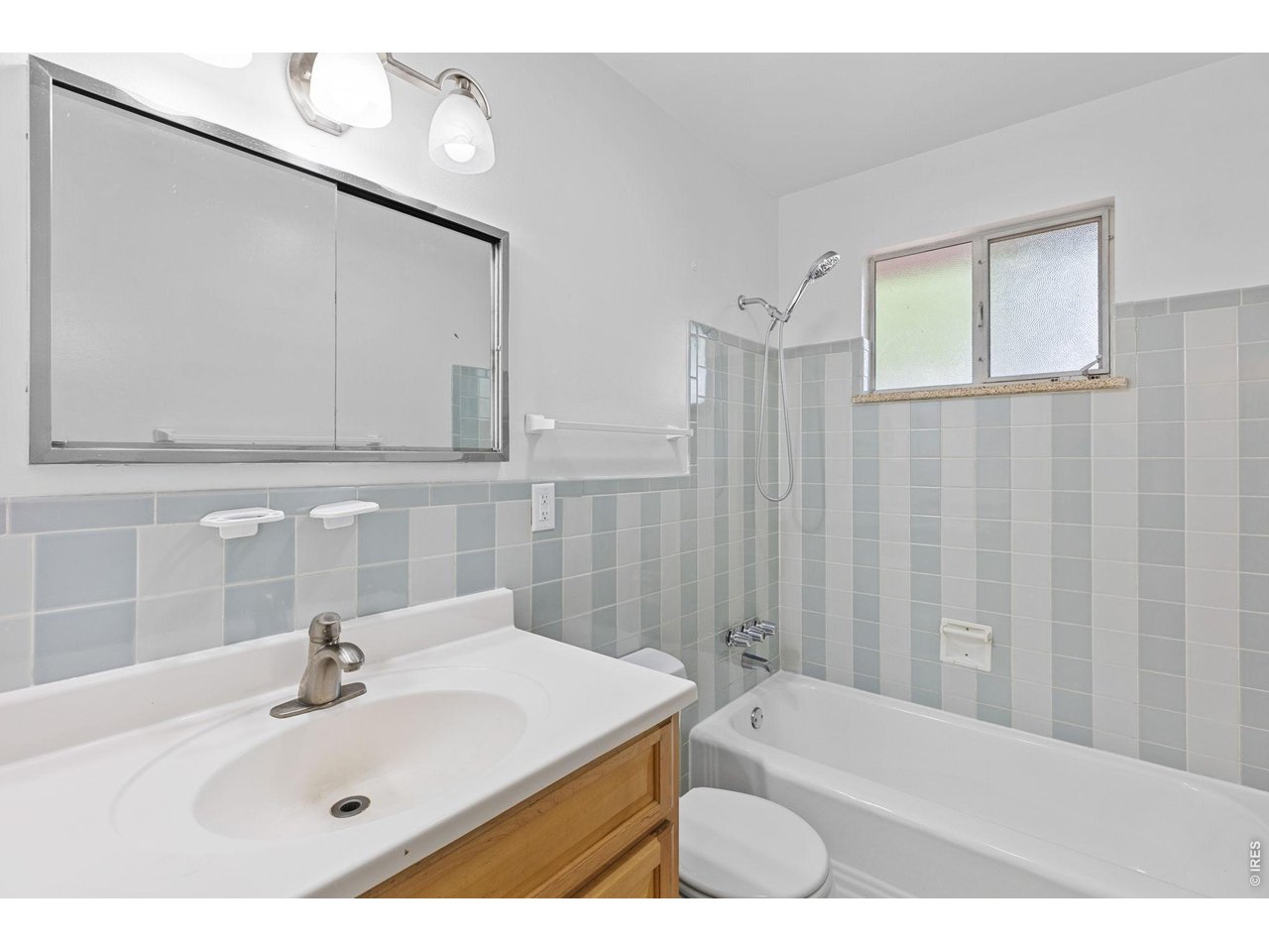 4350 Comanche Dr
