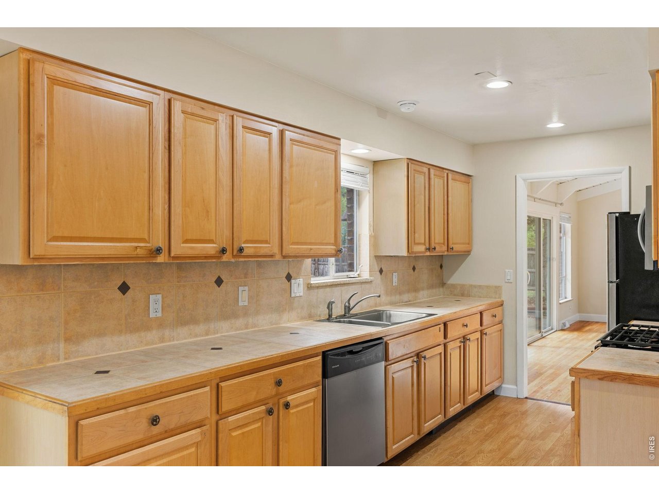 4350 Comanche Dr