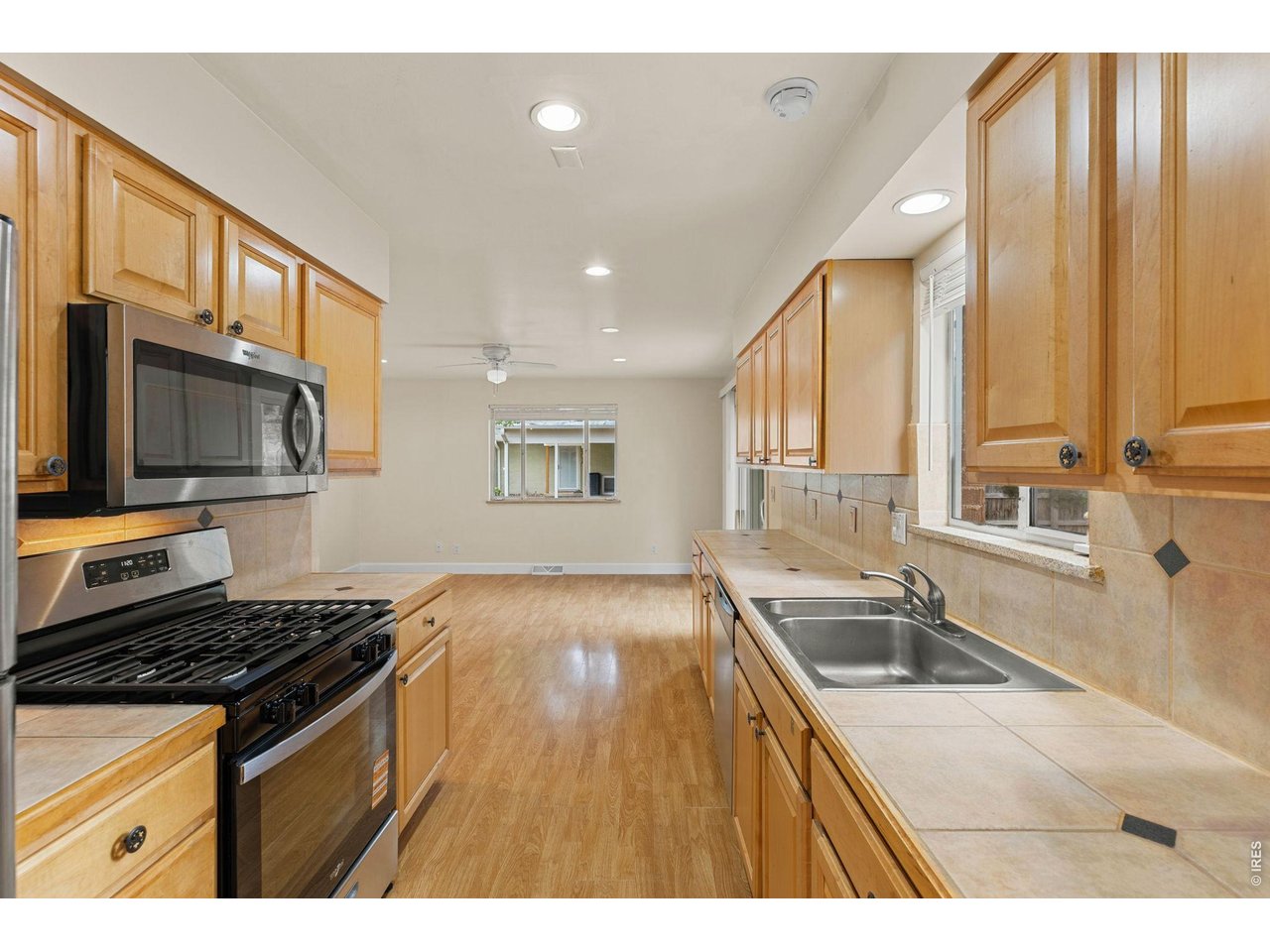 4350 Comanche Dr