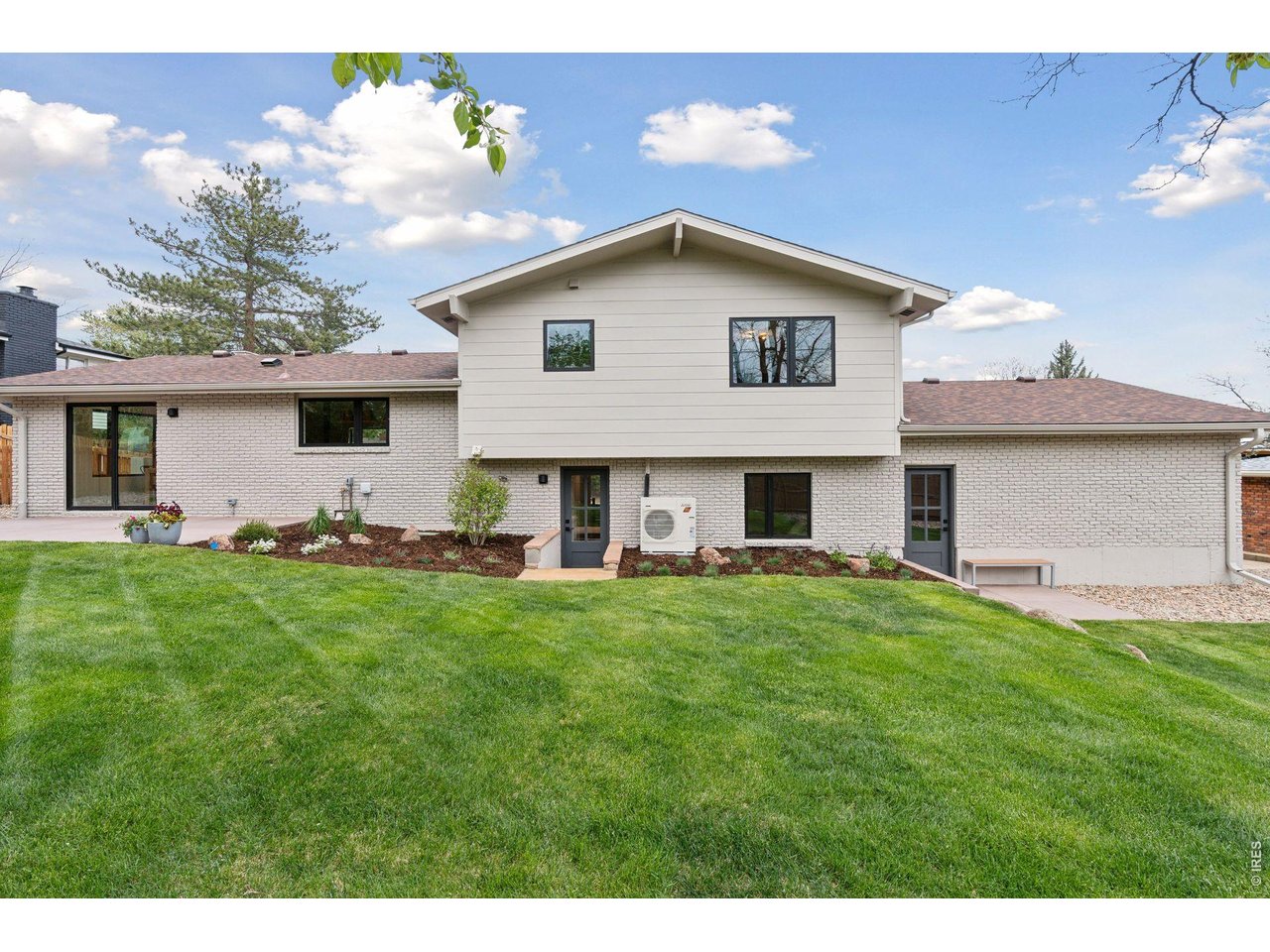 2890 Regis Dr