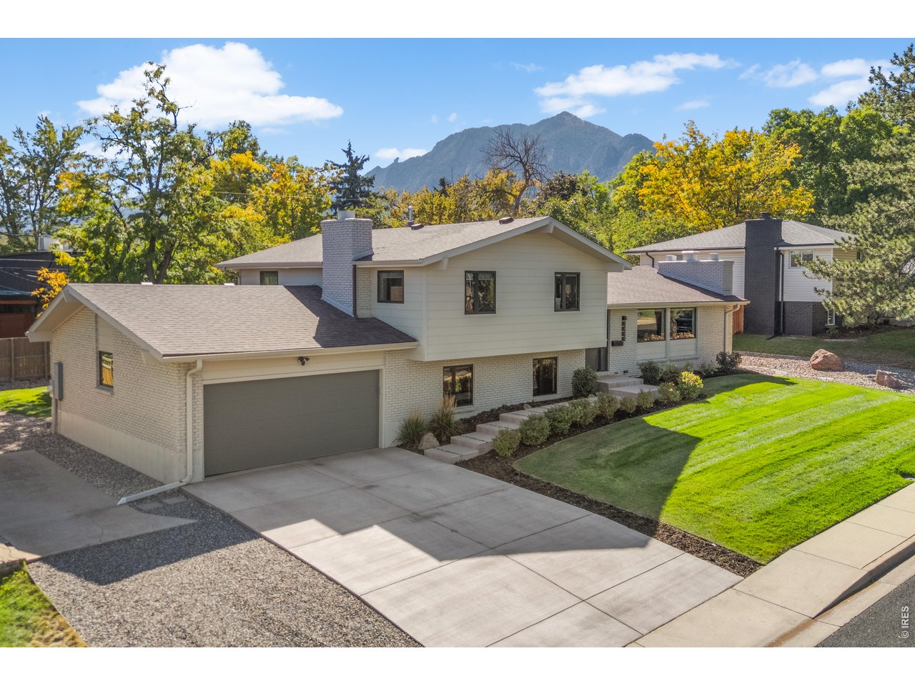 2890 Regis Dr